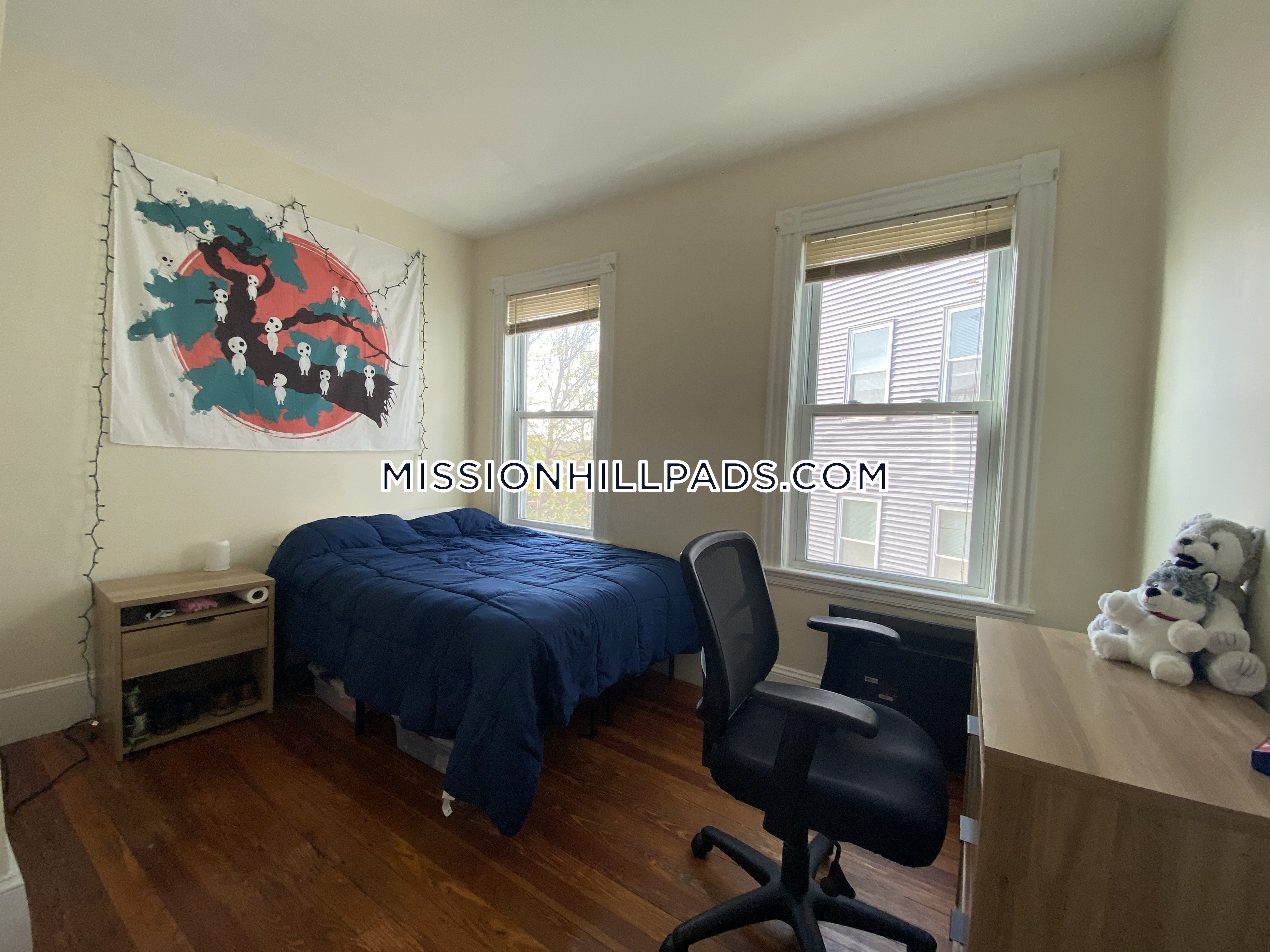 3 bed, 1 bath apartment for rent at 18 Lawn St Unit 2, Mission Hill — photo 2 of 12