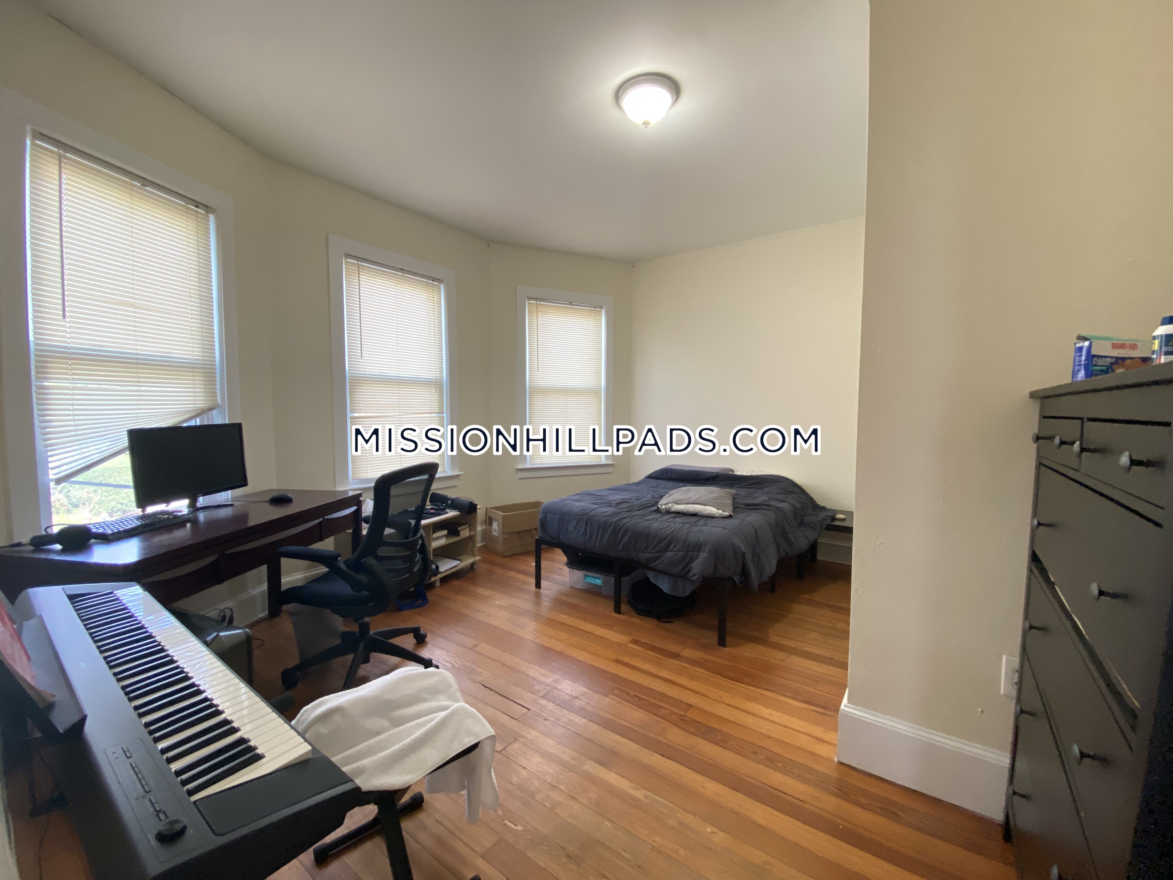 3 bed, 1 bath apartment for rent at 18 Lawn St Unit 2, Mission Hill — photo 4 of 12