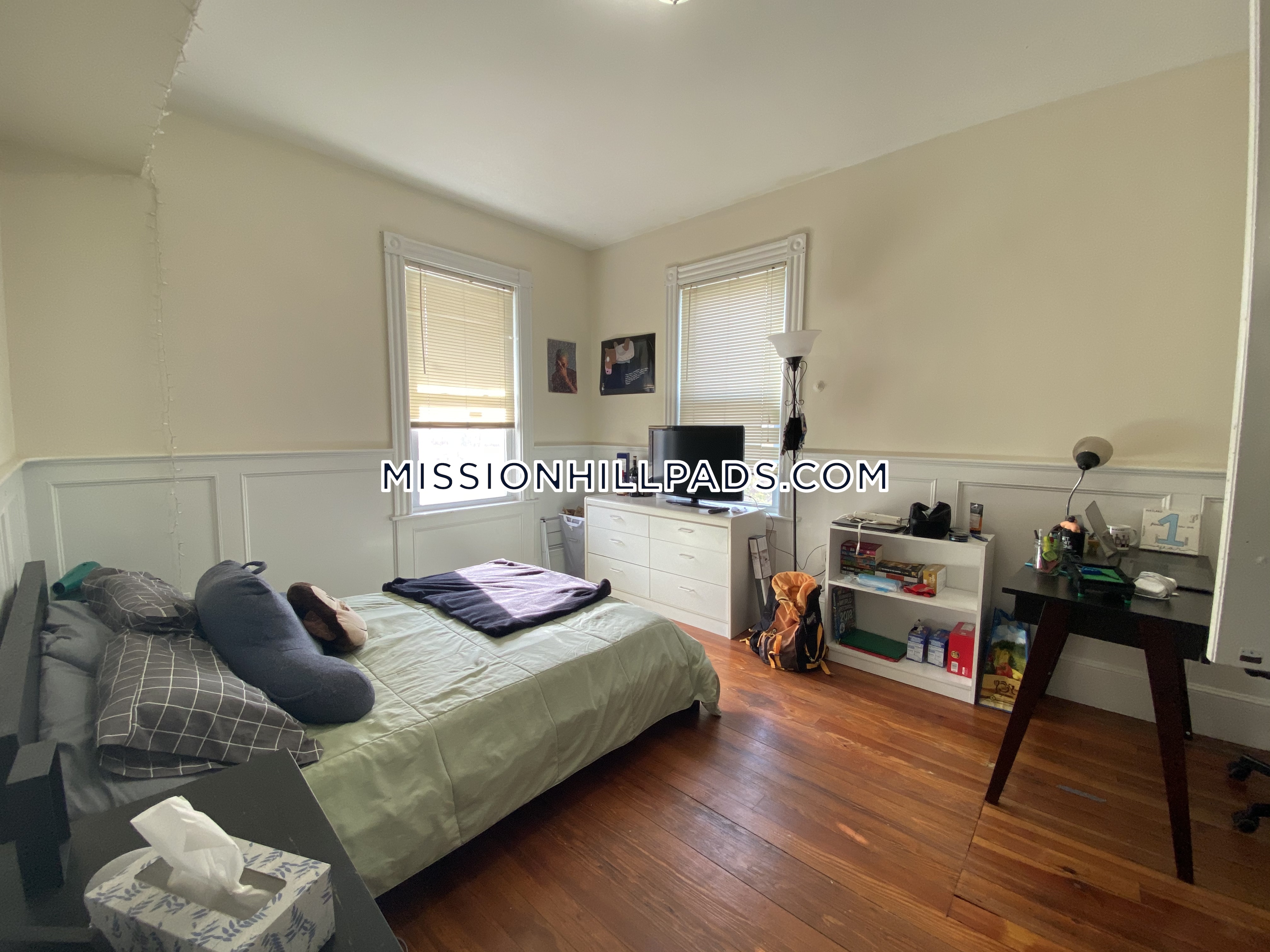 3 bed, 1 bath apartment for rent at 18 Lawn St Unit 2, Mission Hill — photo 6 of 12