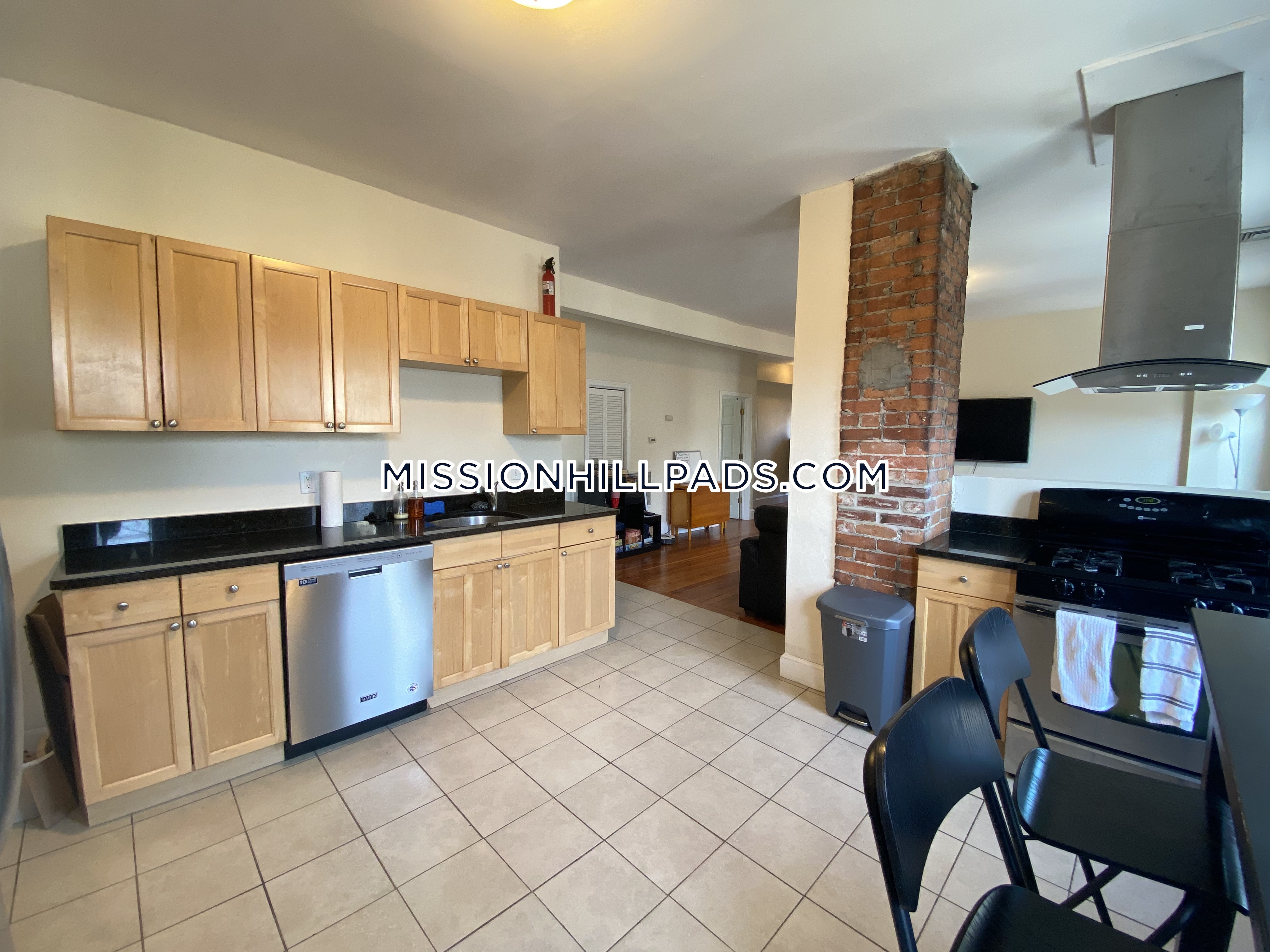 3 bed, 1 bath apartment for rent at 18 Lawn St Unit 2, Mission Hill — photo 10 of 12