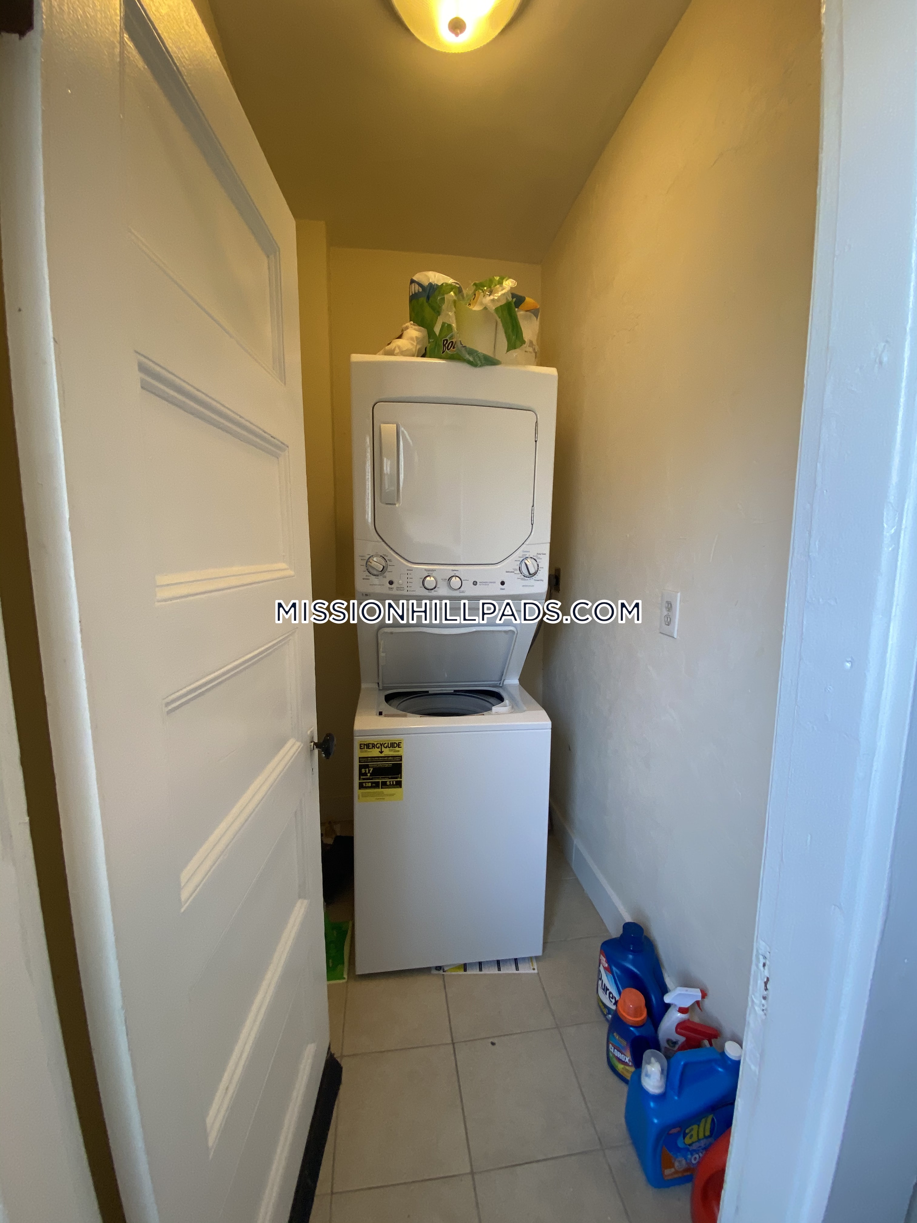 3 bed, 1 bath apartment for rent at 18 Lawn St Unit 2, Mission Hill — photo 11 of 12