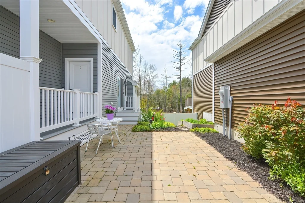 18 Cleary Cir, Norfolk