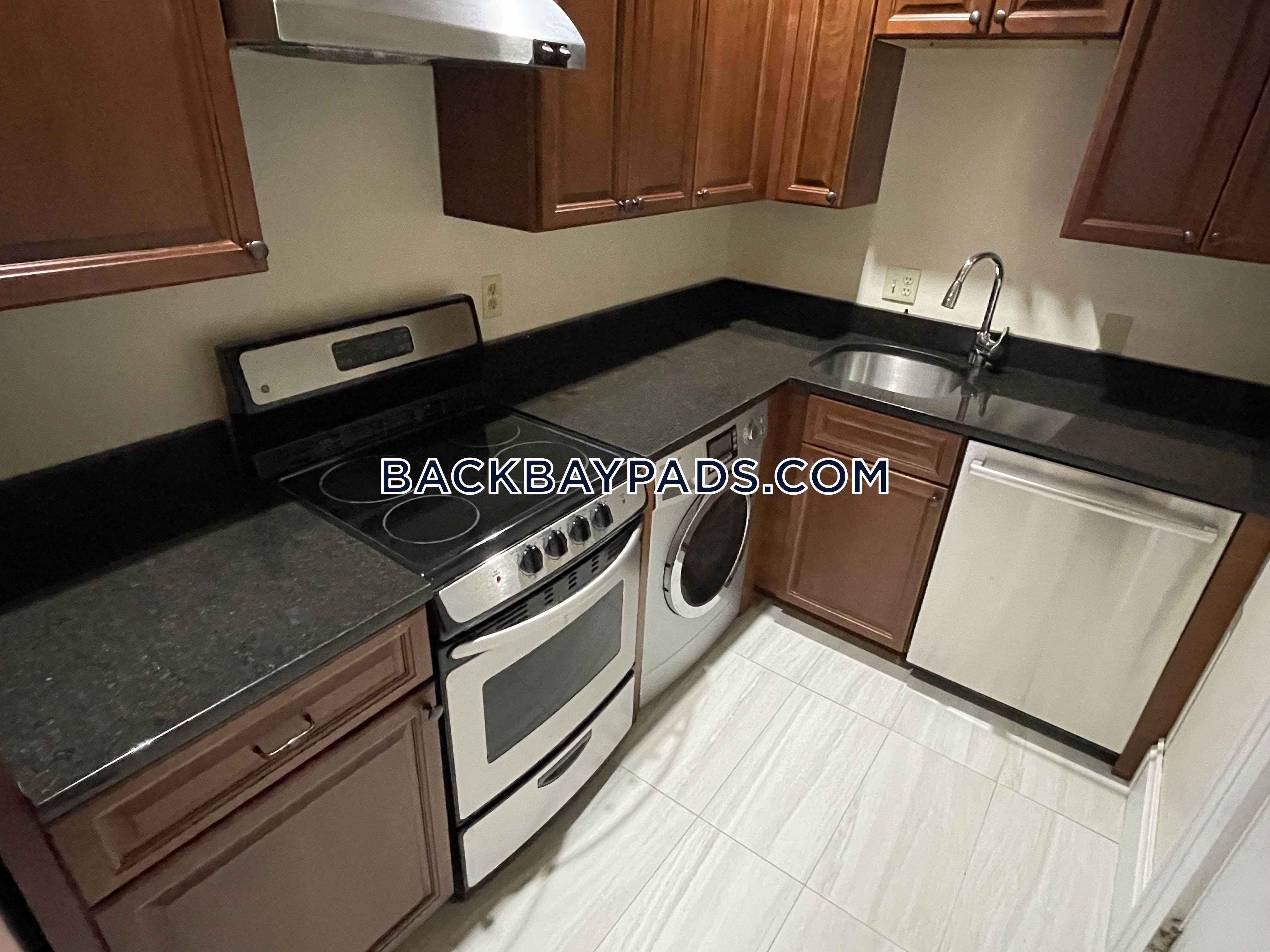 1 bed, 1 bath apartment for rent at 473 Beacon St Unit 3, Back Bay — photo 8 of 9