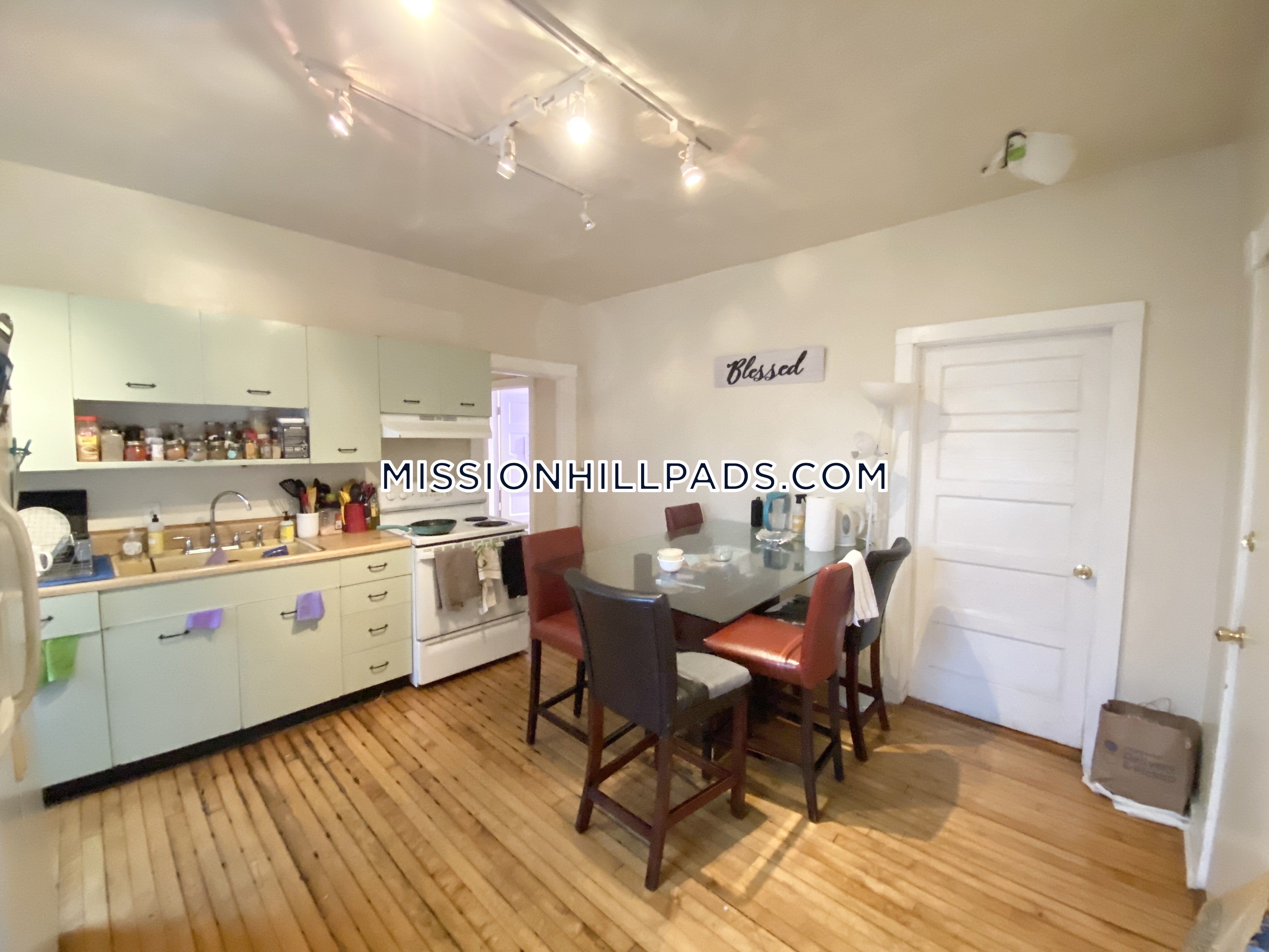 3 bed, 1 bath apartment for rent at 19 Sachem St Unit 3, Mission Hill — photo 11 of 16