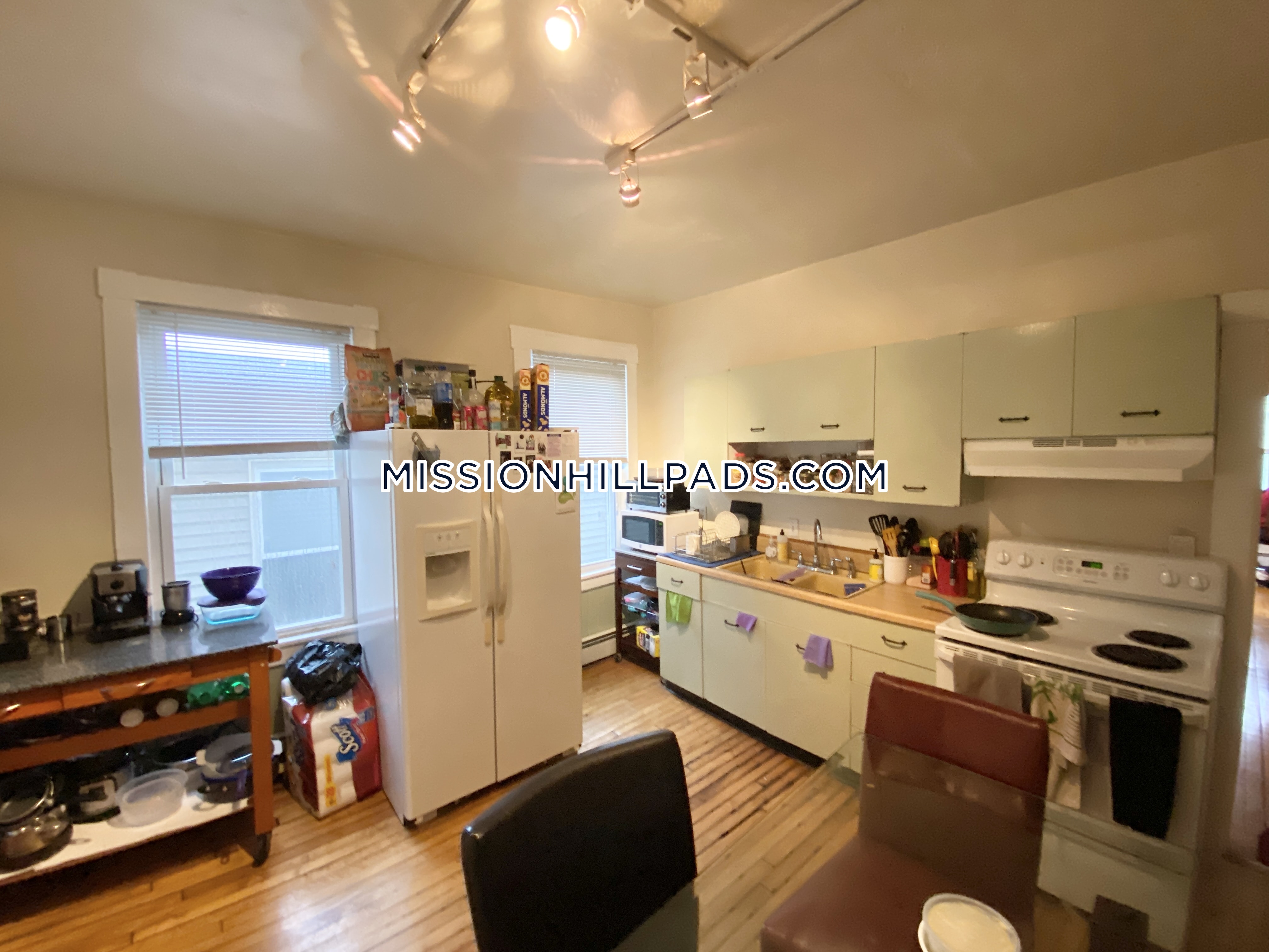 3 bed, 1 bath apartment for rent at 19 Sachem St Unit 3, Mission Hill — photo 13 of 16