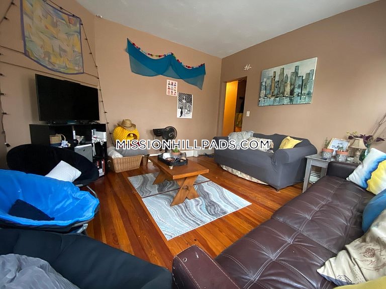 3 bed, 1 bath apartment for rent at 22 Fisher Ave Unit 1, Mission Hill — photo 1 of 24