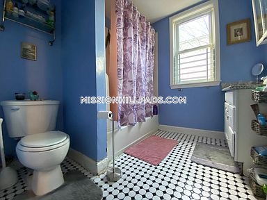 3 bed, 1 bath apartment for rent at 22 Fisher Ave Unit 1, Mission Hill — photo 3 of 24