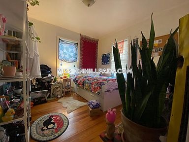 3 bed, 1 bath apartment for rent at 22 Fisher Ave Unit 1, Mission Hill — photo 4 of 24