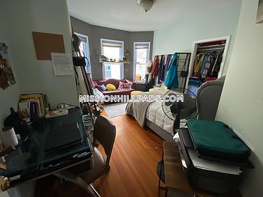 3 bed, 1 bath apartment for rent at 22 Fisher Ave Unit 1, Mission Hill — photo 7 of 24