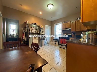 3 bed, 1 bath apartment for rent at 22 Fisher Ave Unit 1, Mission Hill — photo 10 of 24