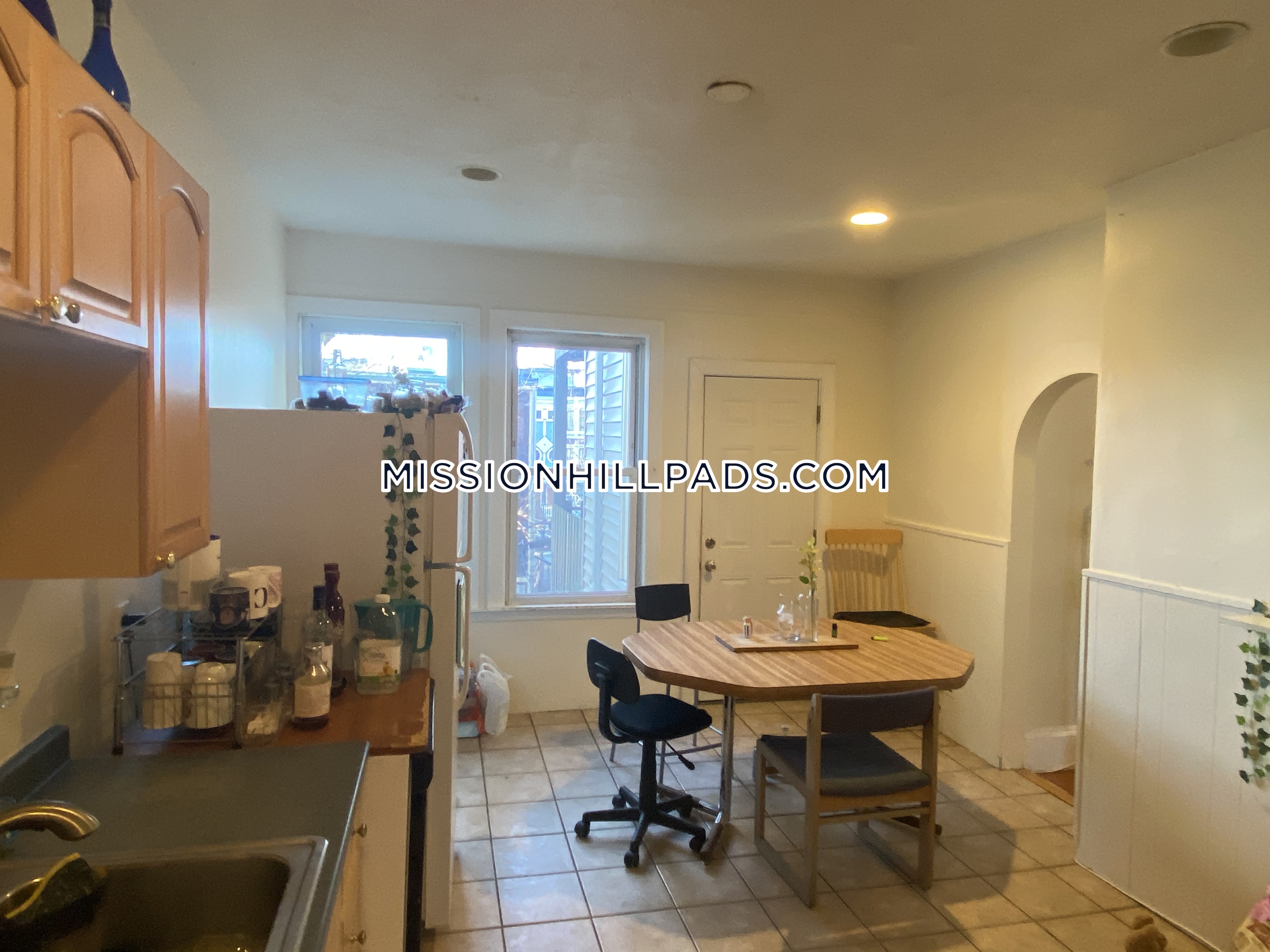 4 bed, 1 bath apartment for rent at 130 Calumet St Unit 2, Mission Hill — photo 12 of 15