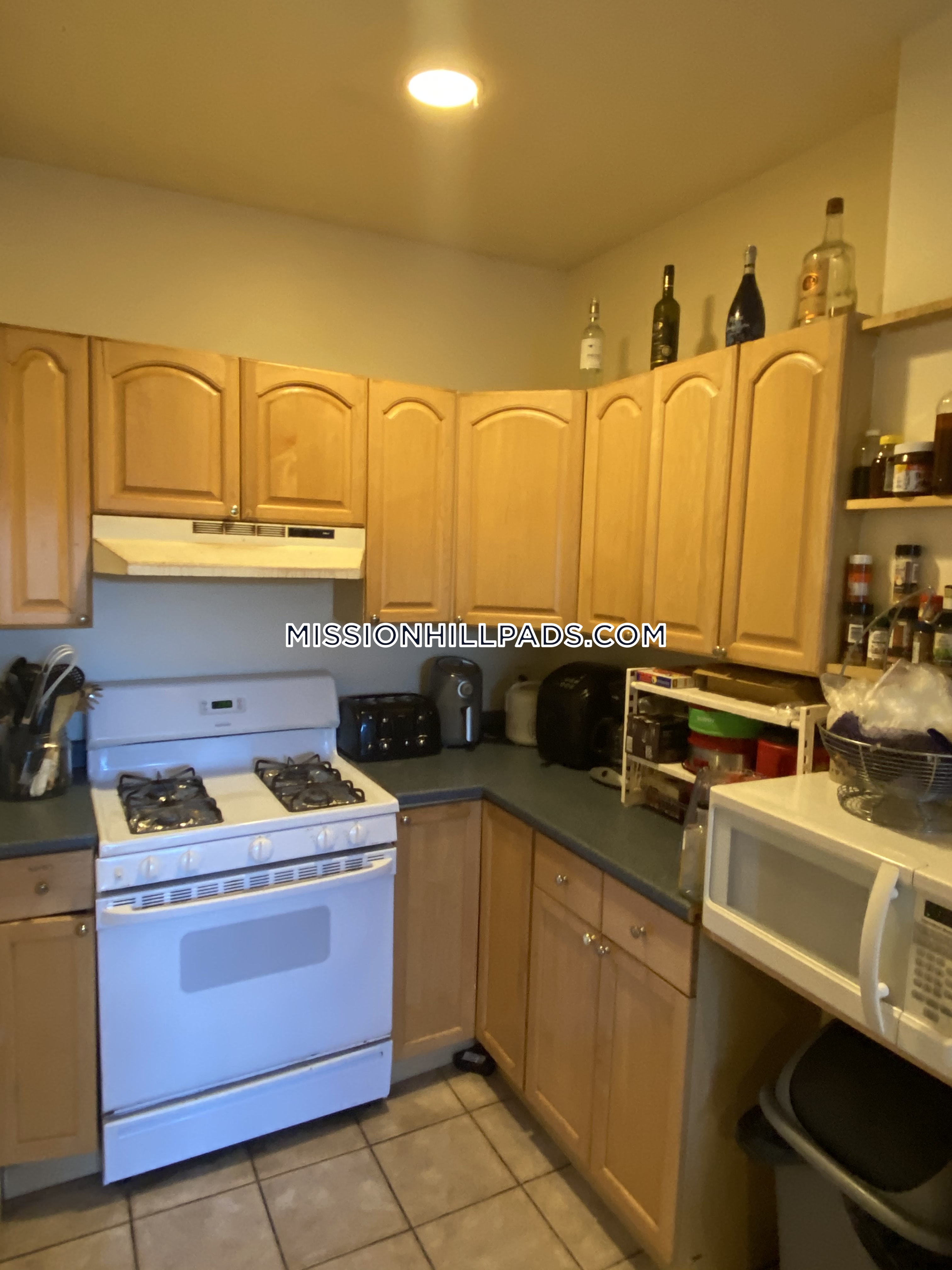 4 bed, 1 bath apartment for rent at 130 Calumet St Unit 2, Mission Hill — photo 1 of 15