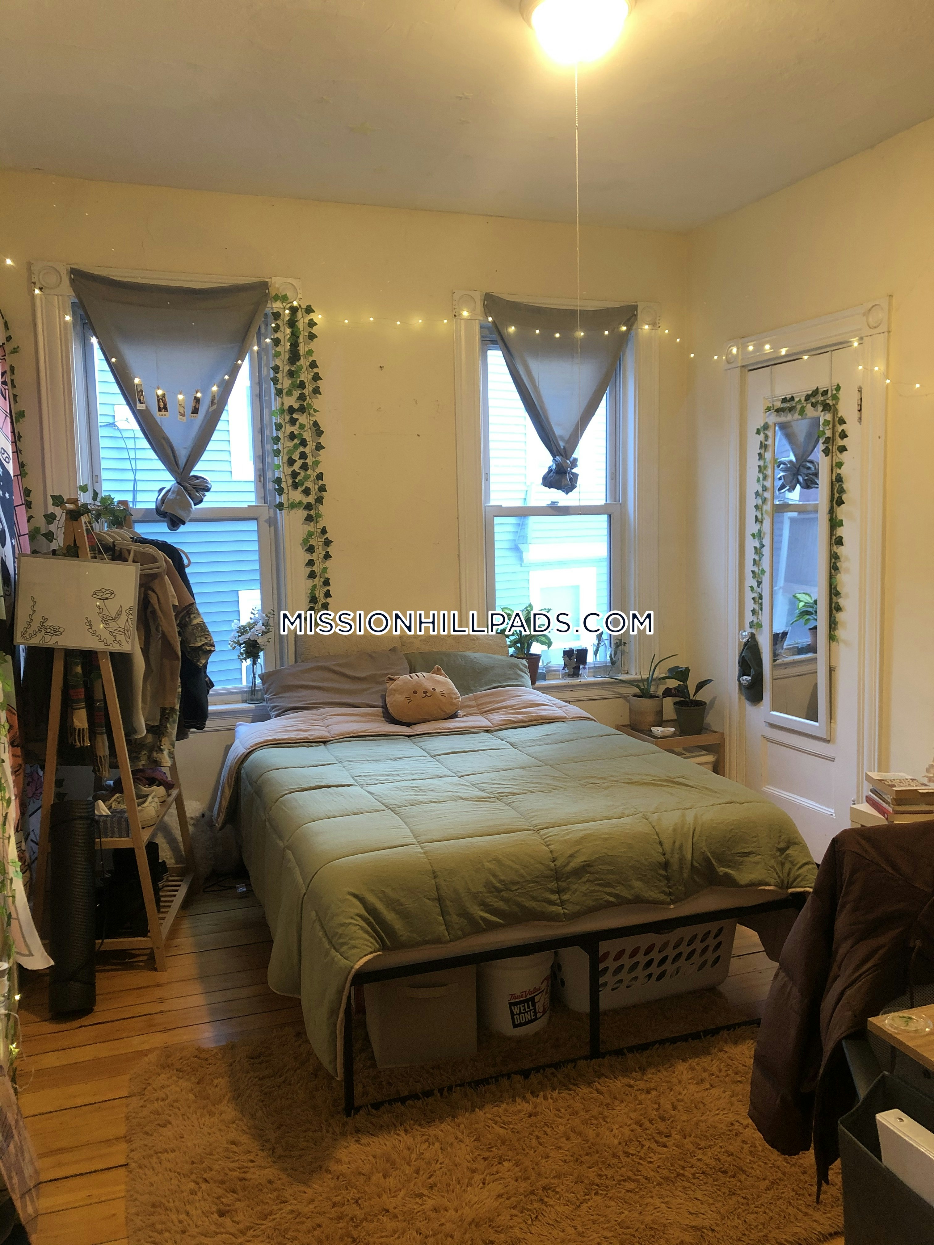 4 bed, 1 bath apartment for rent at 130 Calumet St Unit 2, Mission Hill — photo 2 of 15