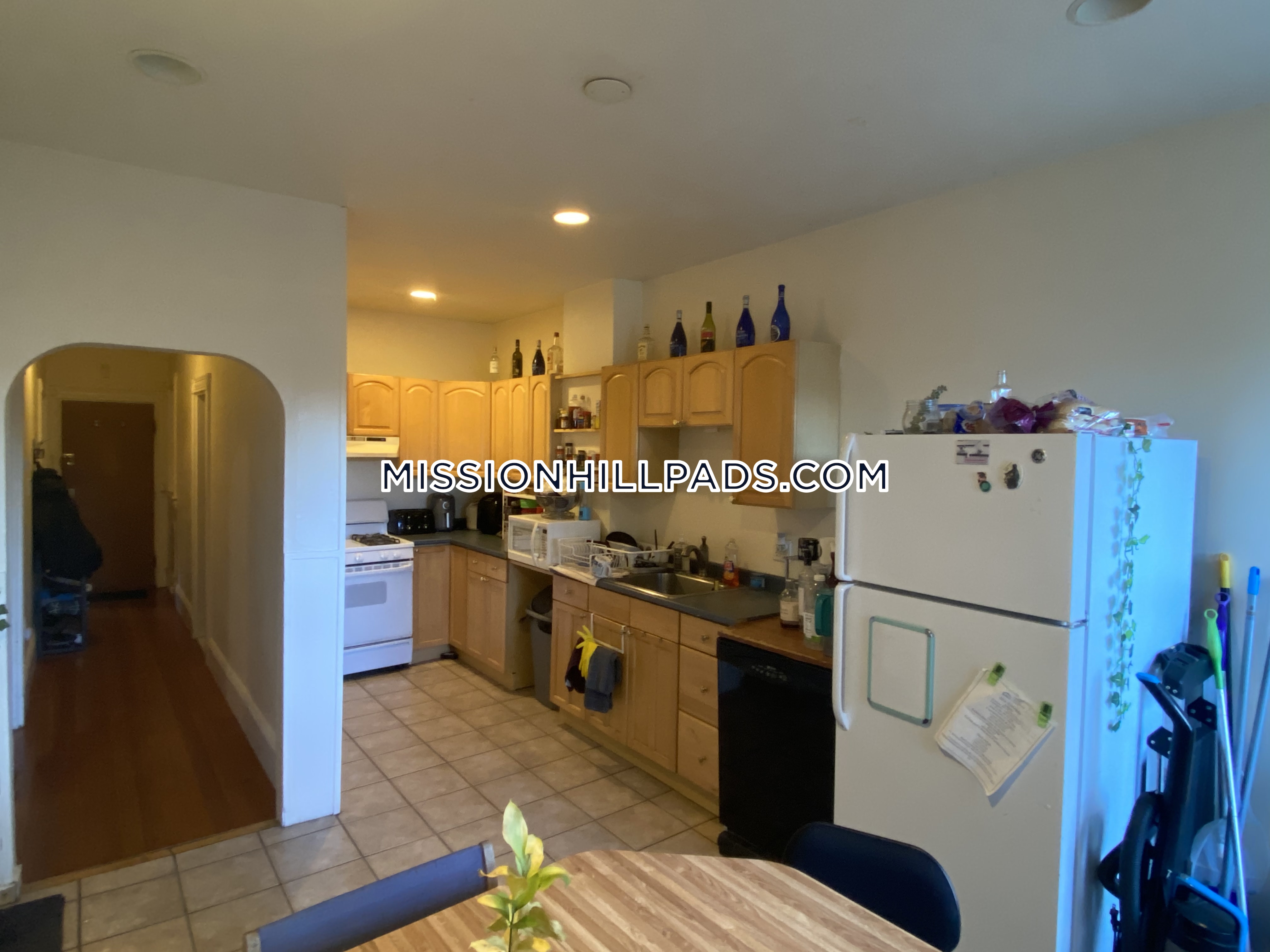4 bed, 1 bath apartment for rent at 130 Calumet St Unit 2, Mission Hill — photo 3 of 15