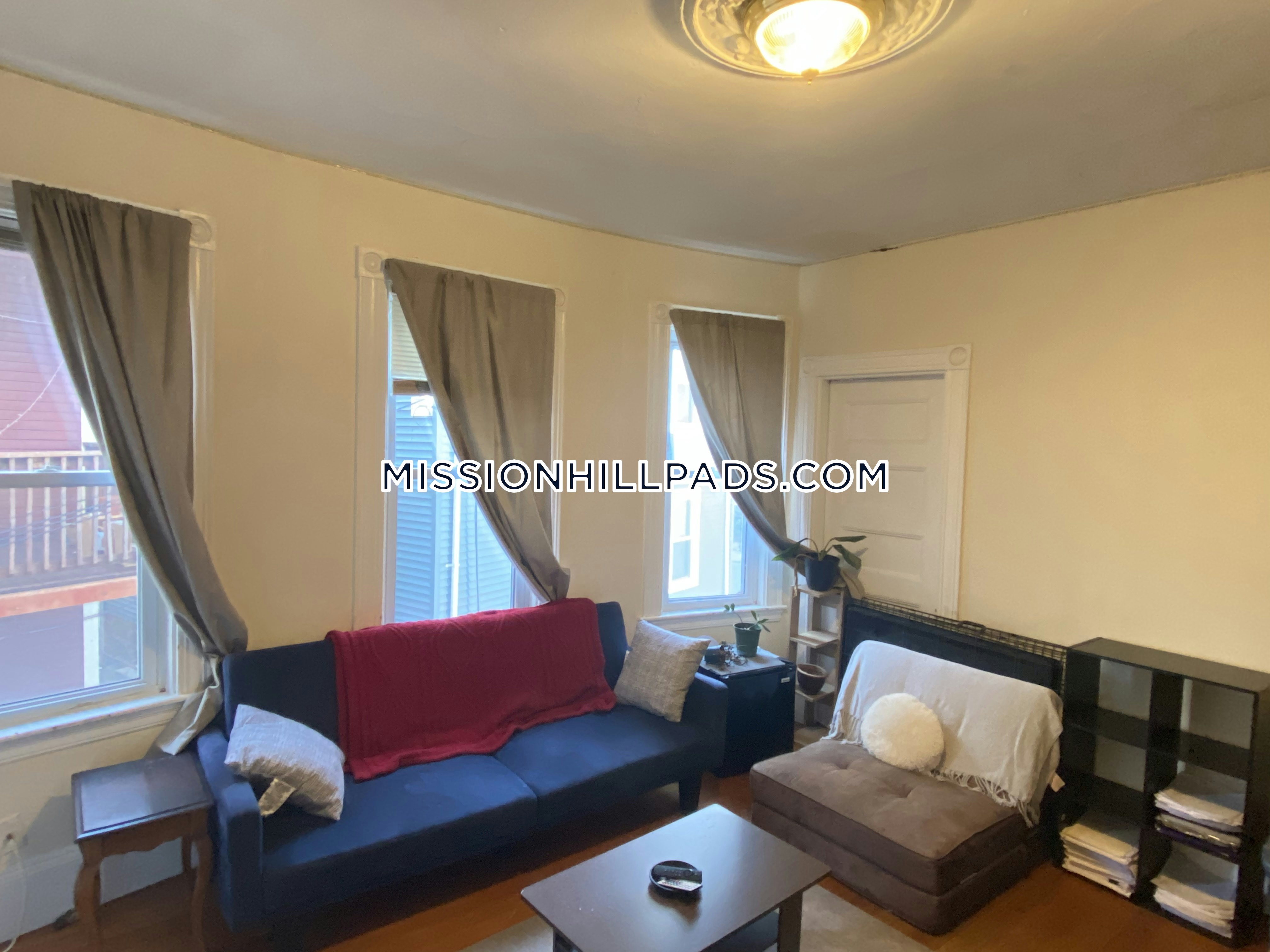 4 bed, 1 bath apartment for rent at 130 Calumet St Unit 2, Mission Hill — photo 4 of 15