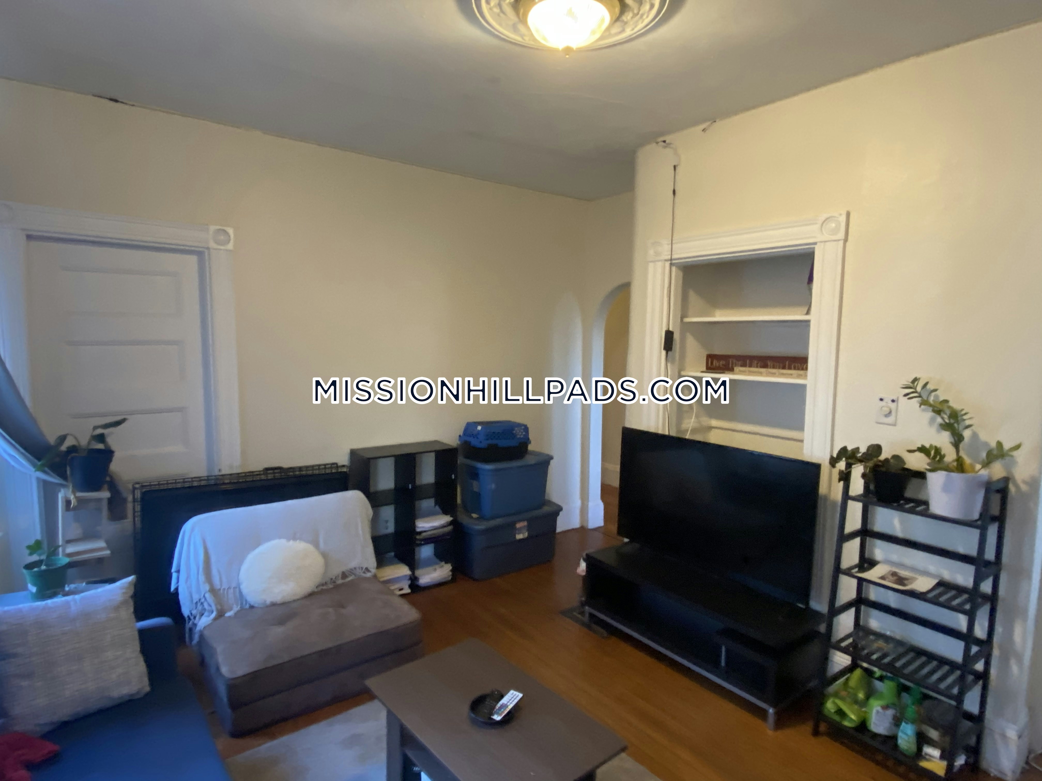 4 bed, 1 bath apartment for rent at 130 Calumet St Unit 2, Mission Hill — photo 5 of 15
