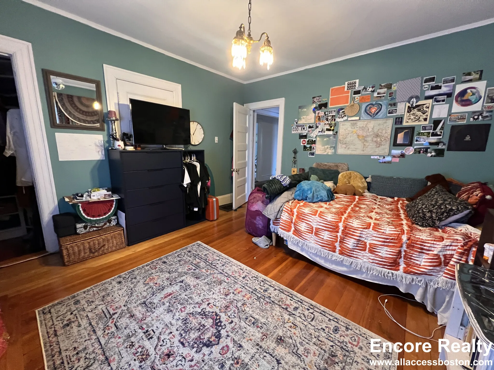 9 Kenwood St, North Brookline