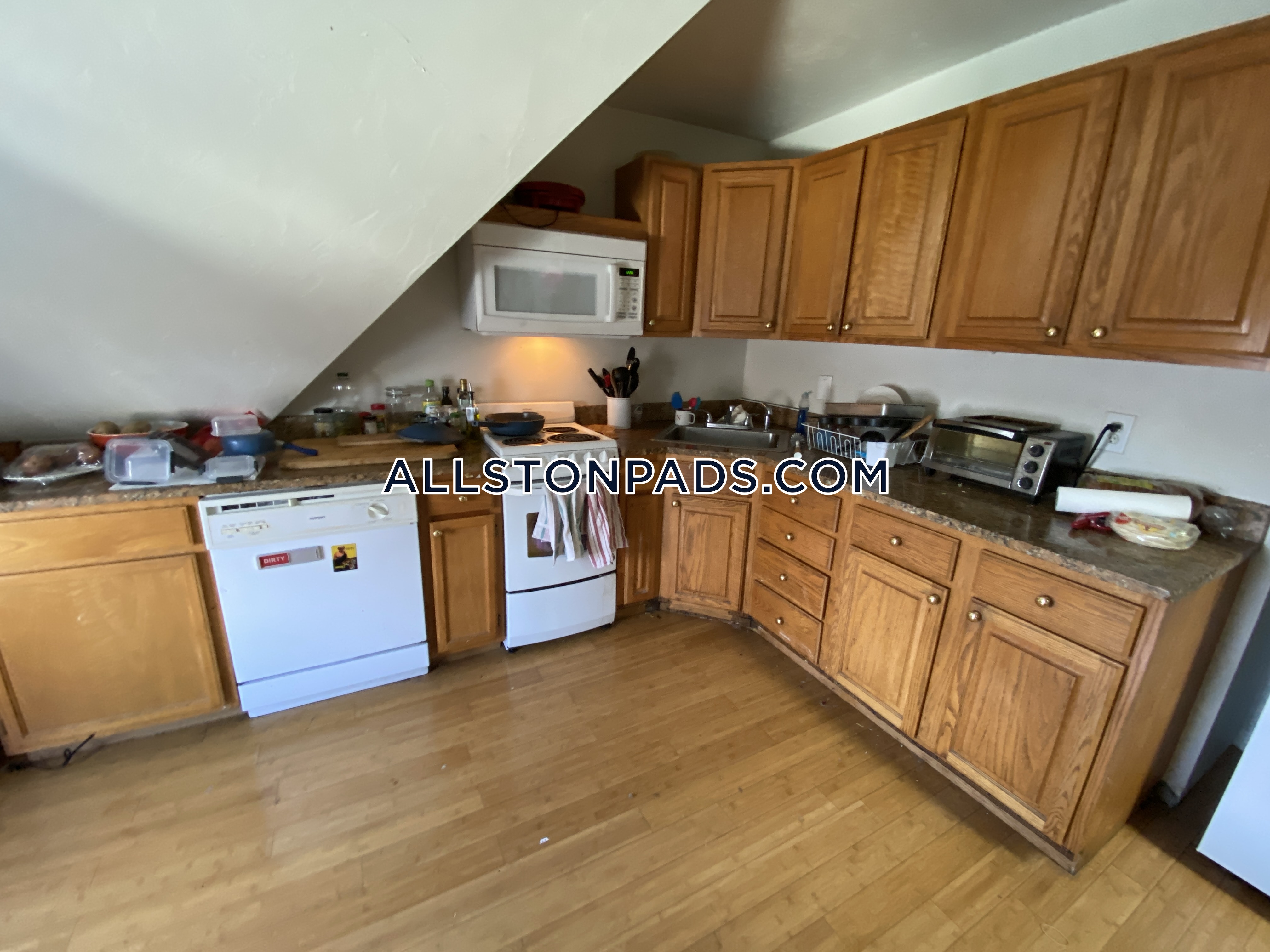 4 bed, 1 bath apartment for rent at 18 Greylock Rd Unit U3, Allston