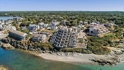 54 Oceanside Dr, Hull