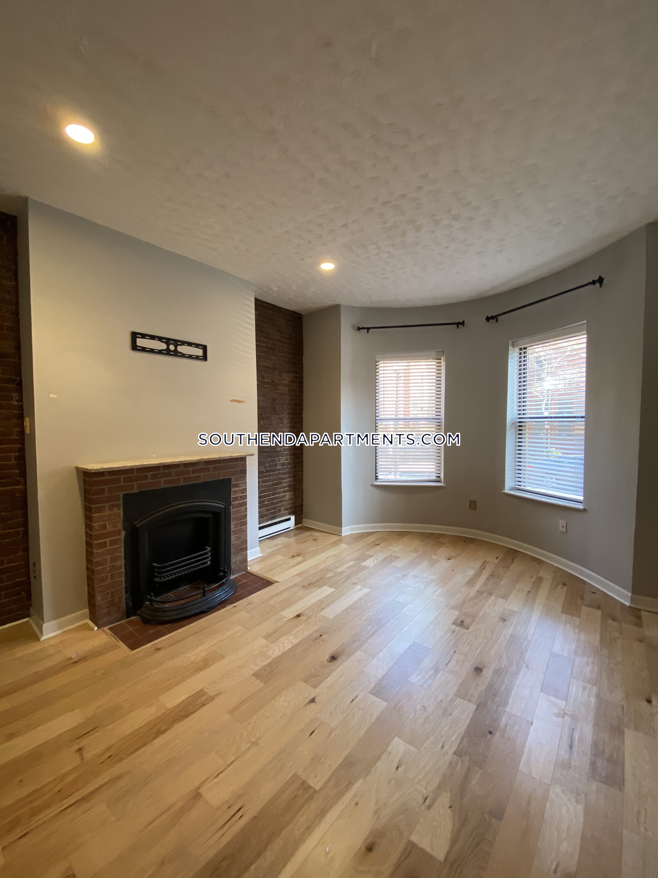 1 bed, 1 bath apartment for rent at 6 Yarmouth Unit 1, Back Bay — photo 1 of 10