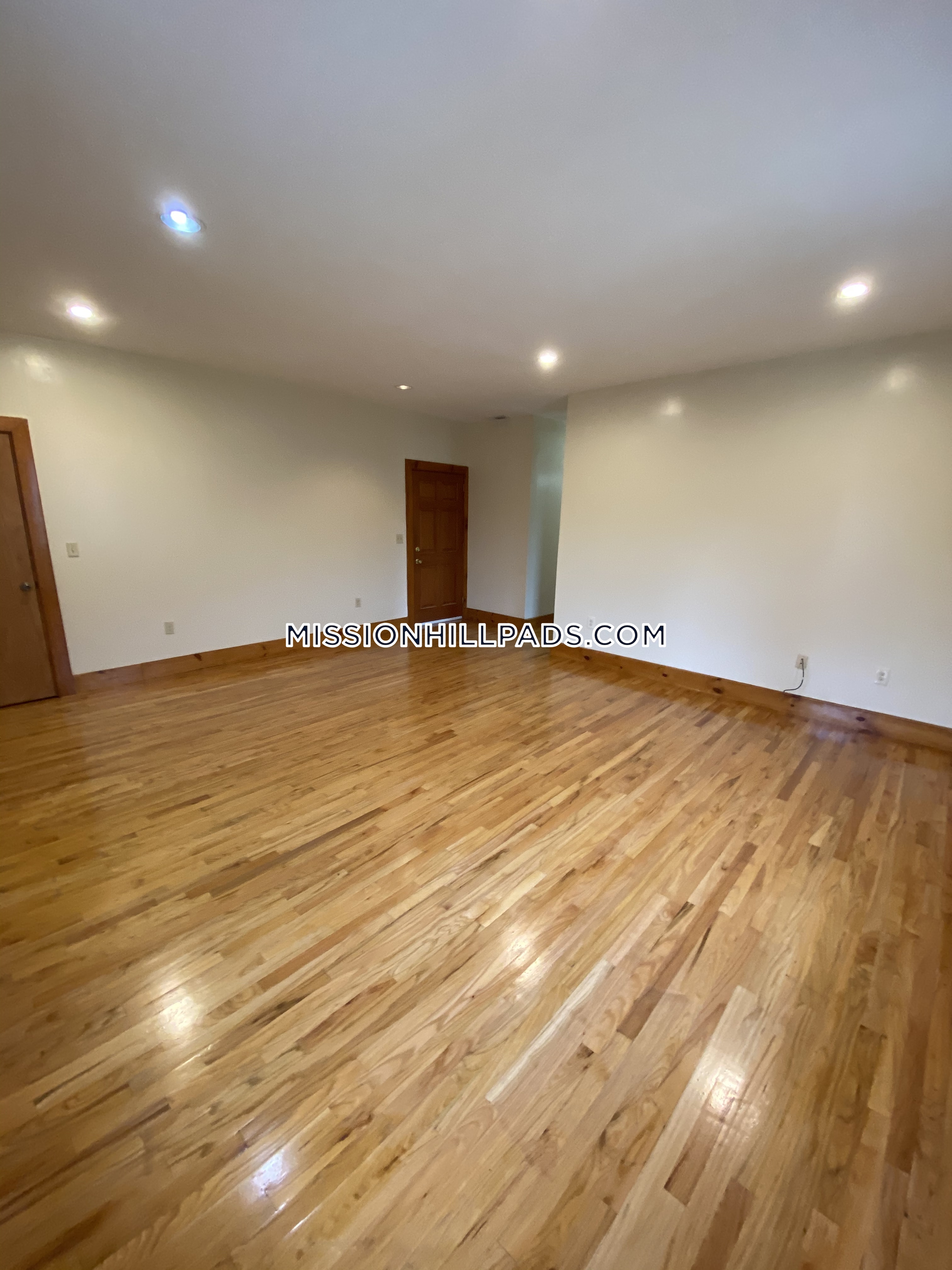 3 bed, 2 bath apartment for rent at 10 Westminster Ave Unit 3, Roxbury — photo 4 of 33