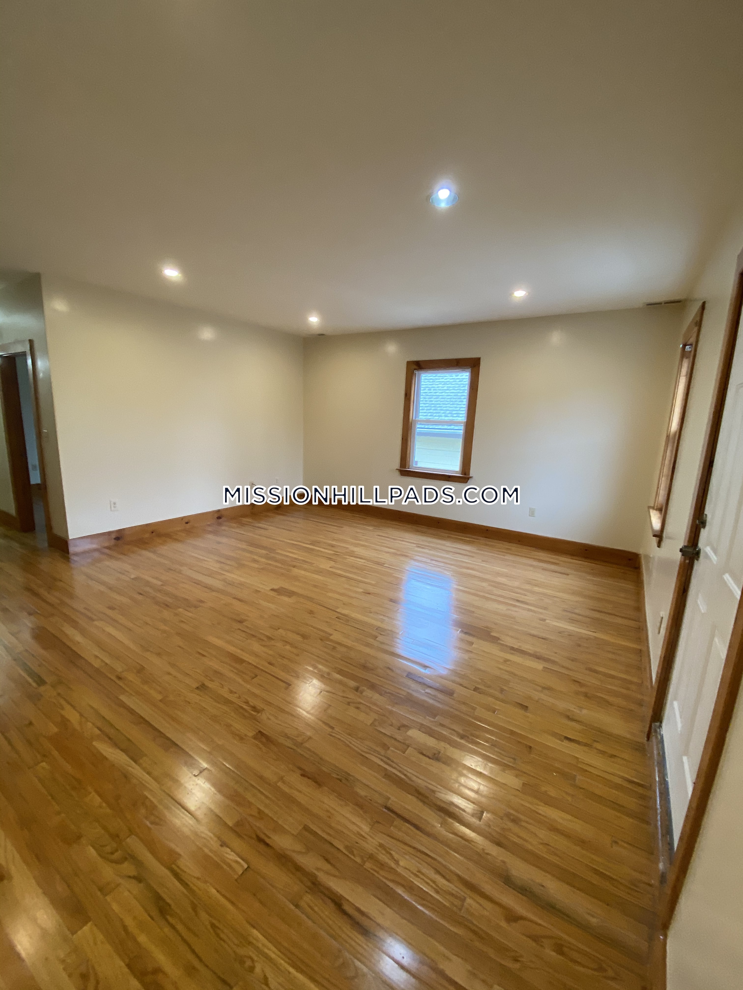 3 bed, 2 bath apartment for rent at 10 Westminster Ave Unit 3, Roxbury — photo 5 of 33