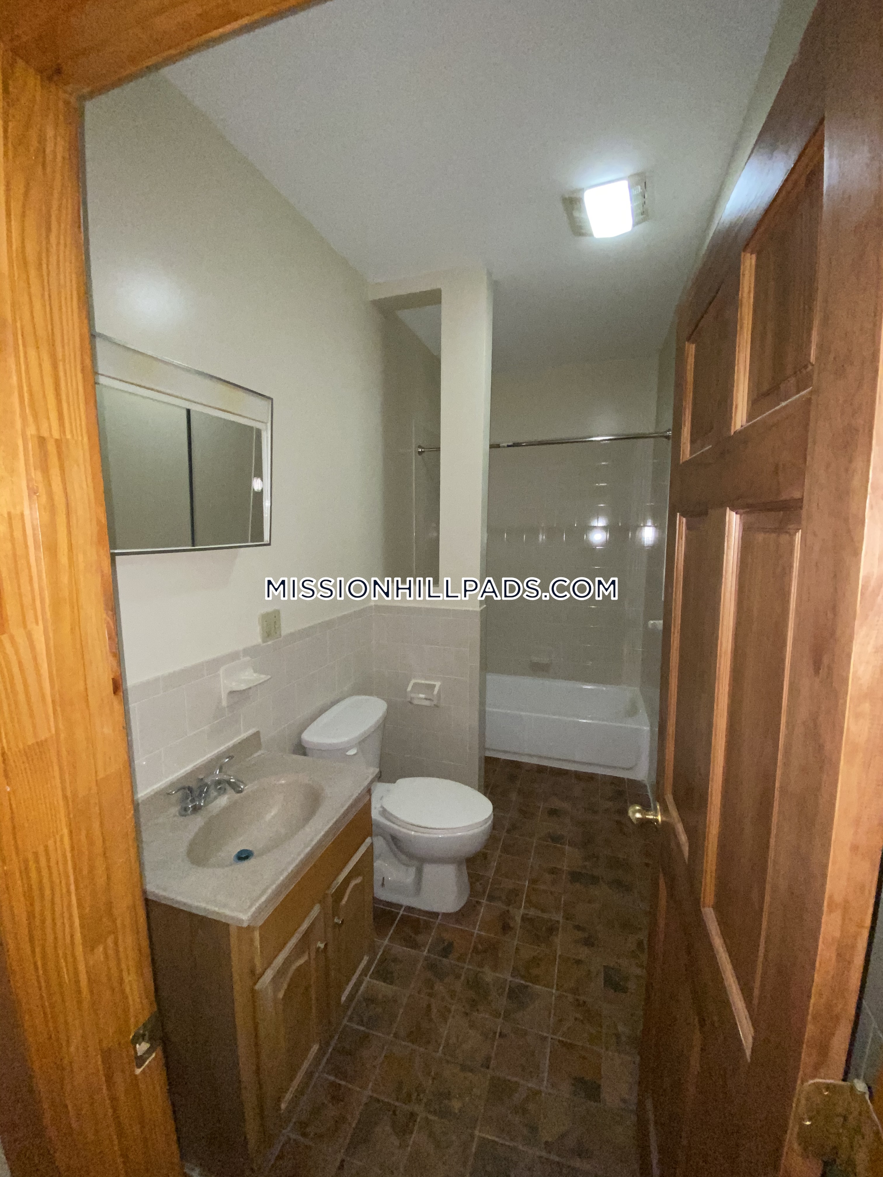 3 bed, 2 bath apartment for rent at 10 Westminster Ave Unit 3, Roxbury — photo 7 of 33