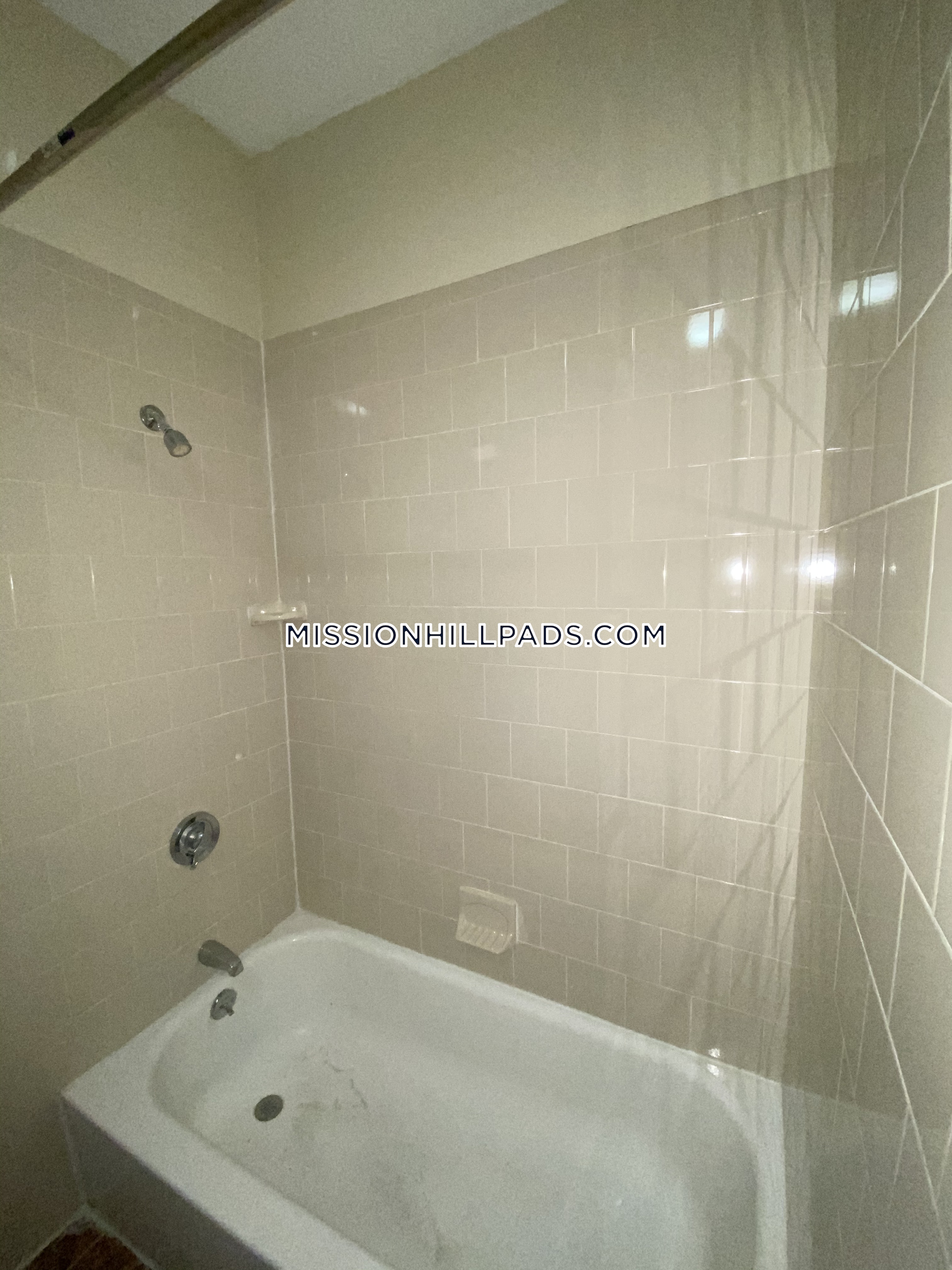 3 bed, 2 bath apartment for rent at 10 Westminster Ave Unit 3, Roxbury — photo 9 of 33