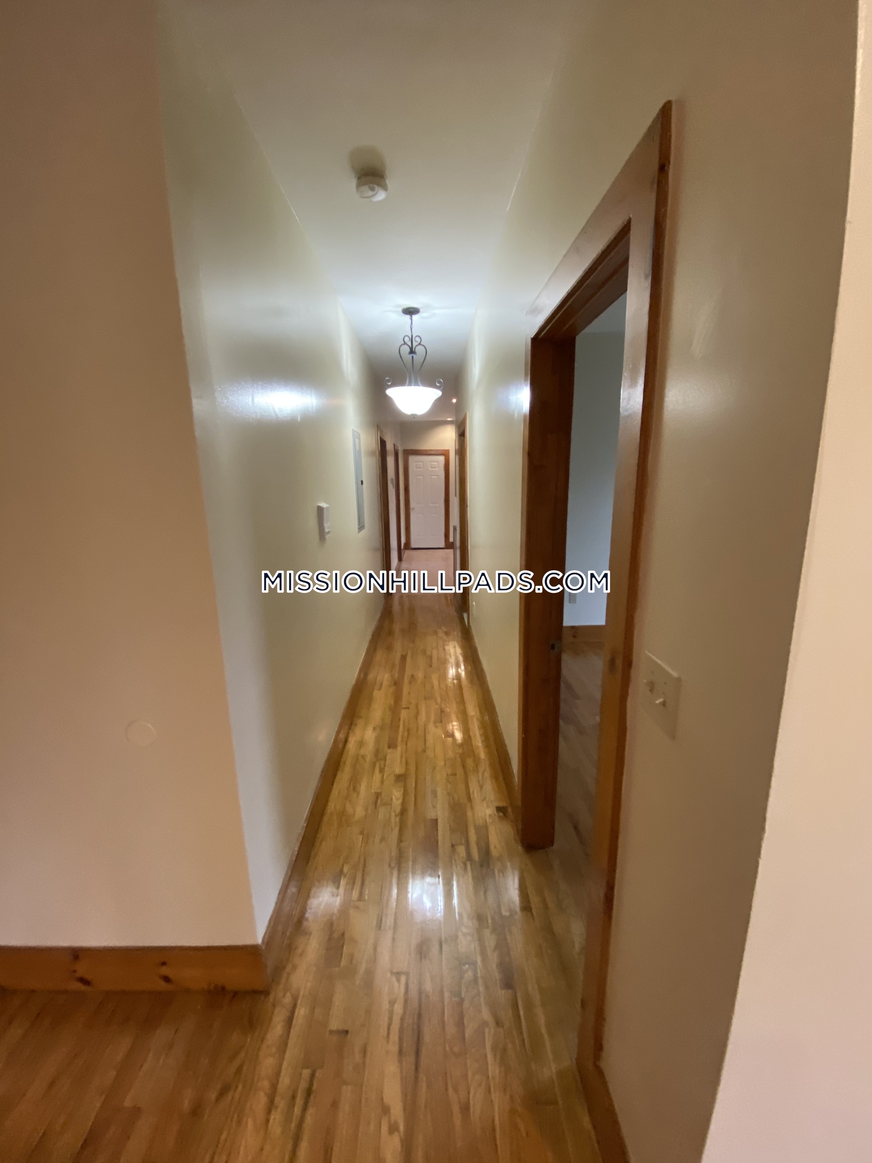 3 bed, 2 bath apartment for rent at 10 Westminster Ave Unit 3, Roxbury — photo 10 of 33