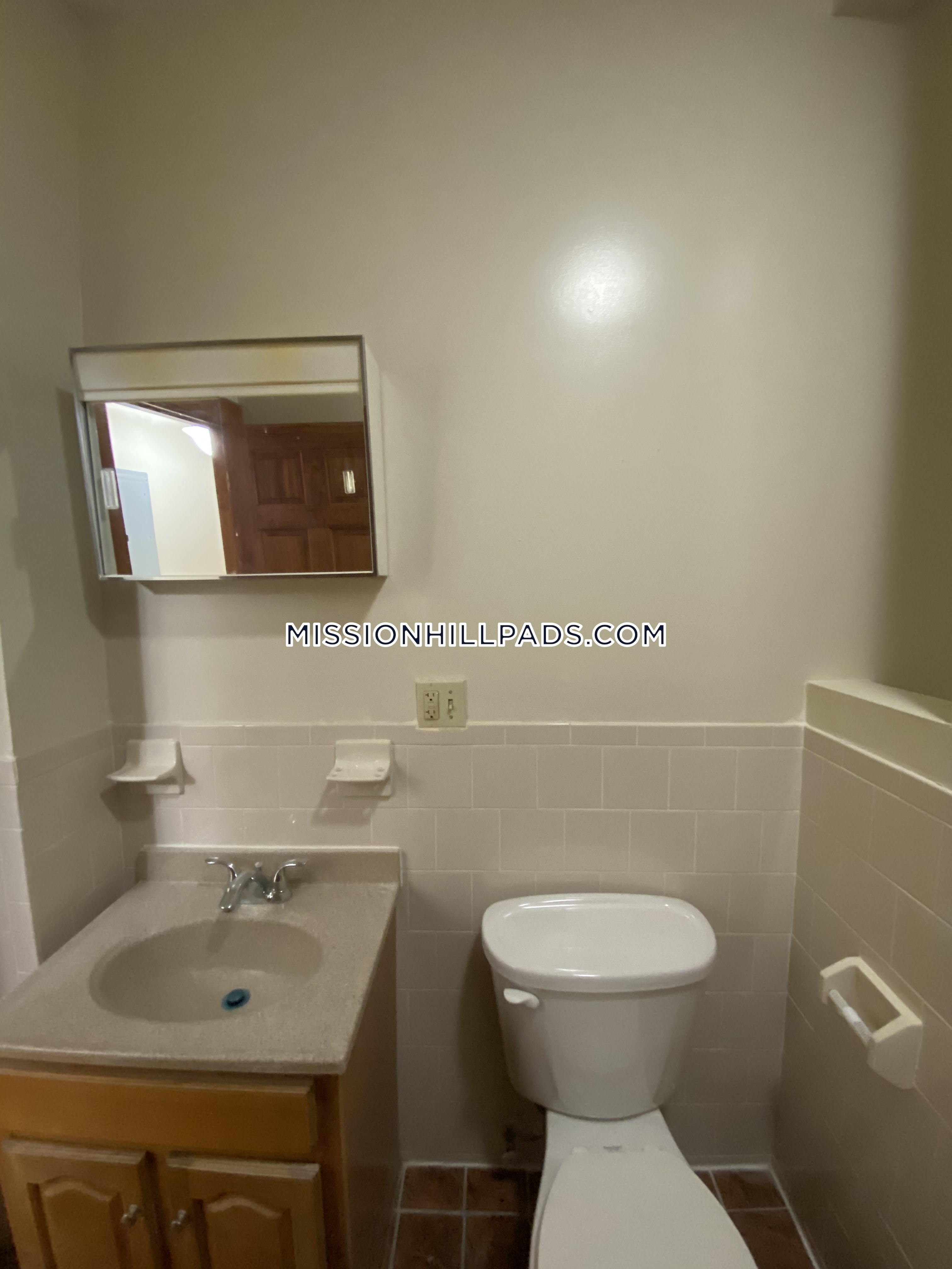 3 bed, 2 bath apartment for rent at 10 Westminster Ave Unit 3, Roxbury — photo 13 of 33