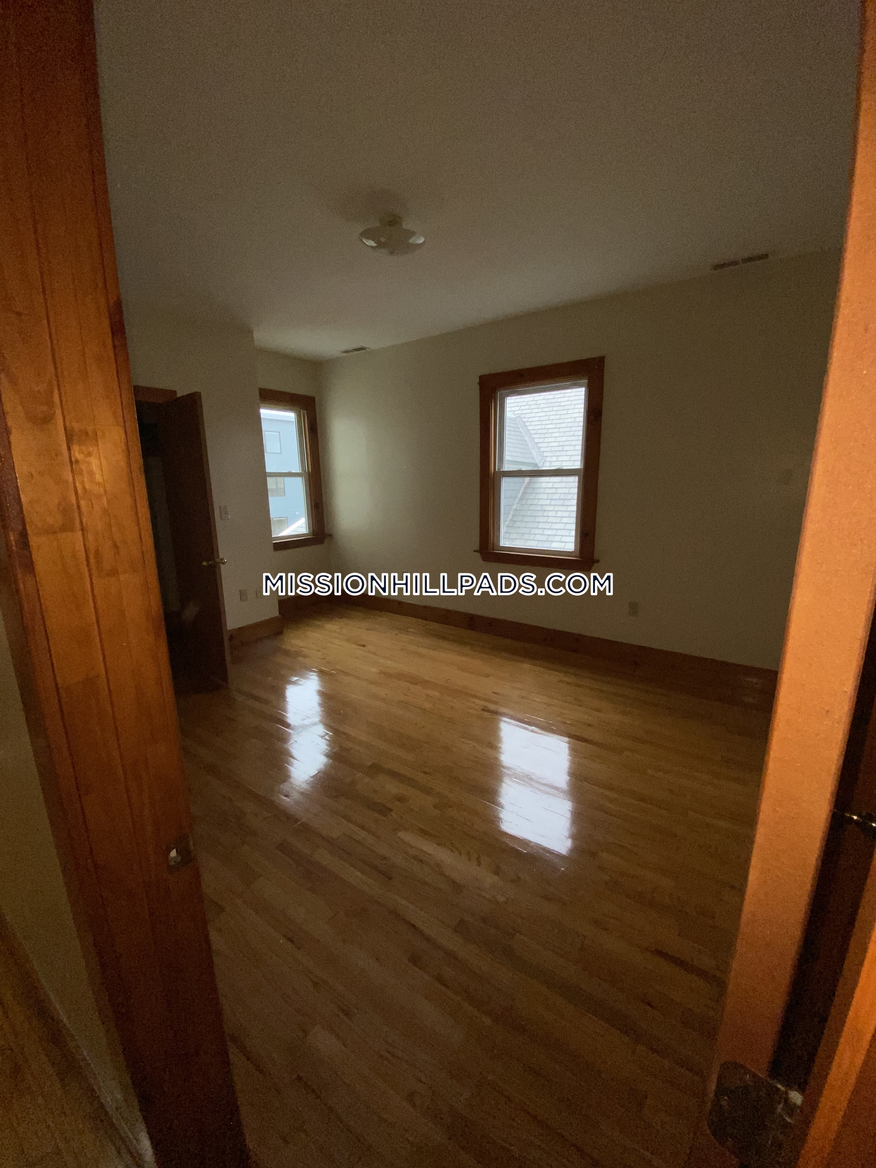 3 bed, 2 bath apartment for rent at 10 Westminster Ave Unit 3, Roxbury — photo 14 of 33