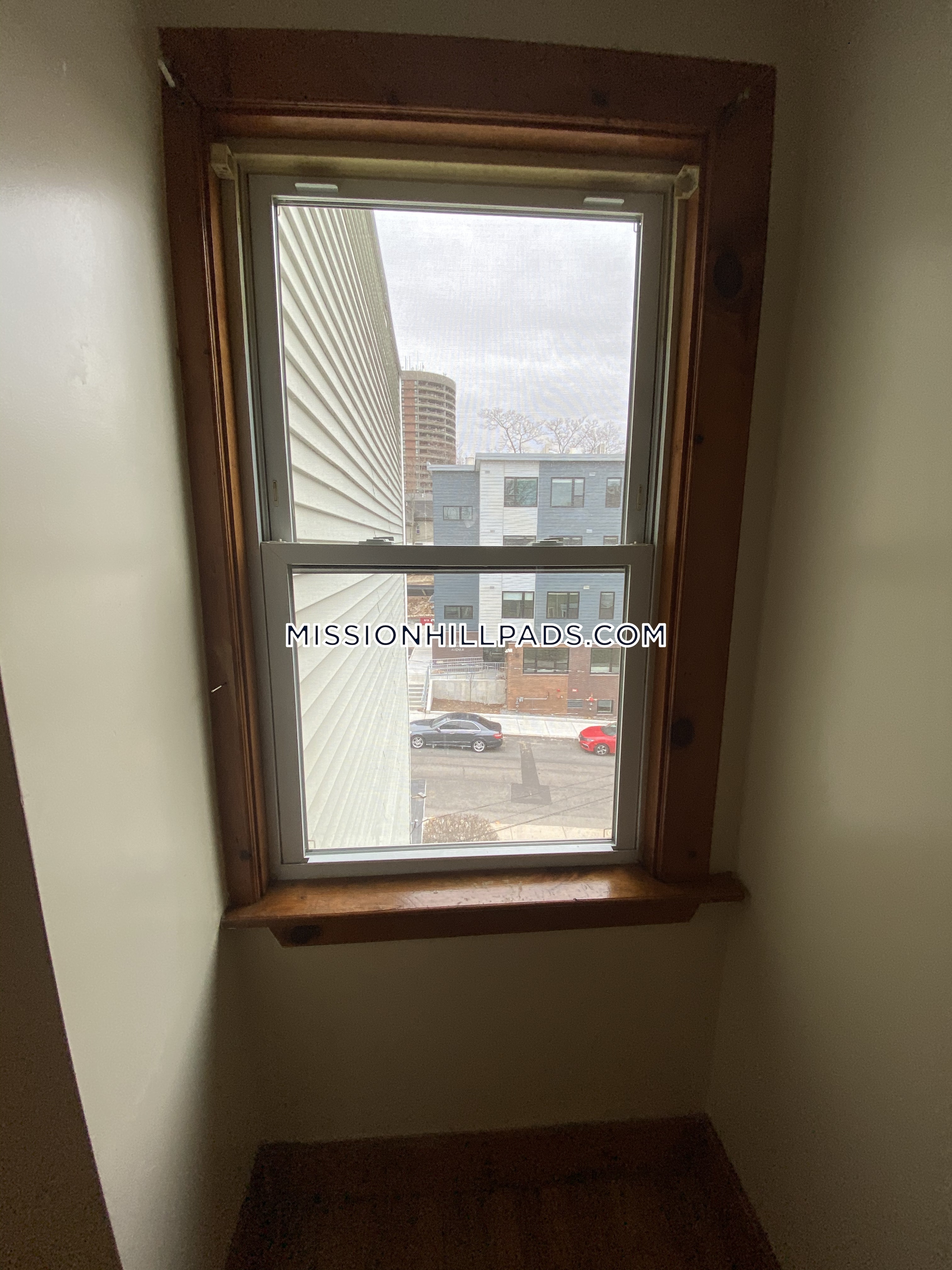 3 bed, 2 bath apartment for rent at 10 Westminster Ave Unit 3, Roxbury — photo 15 of 33