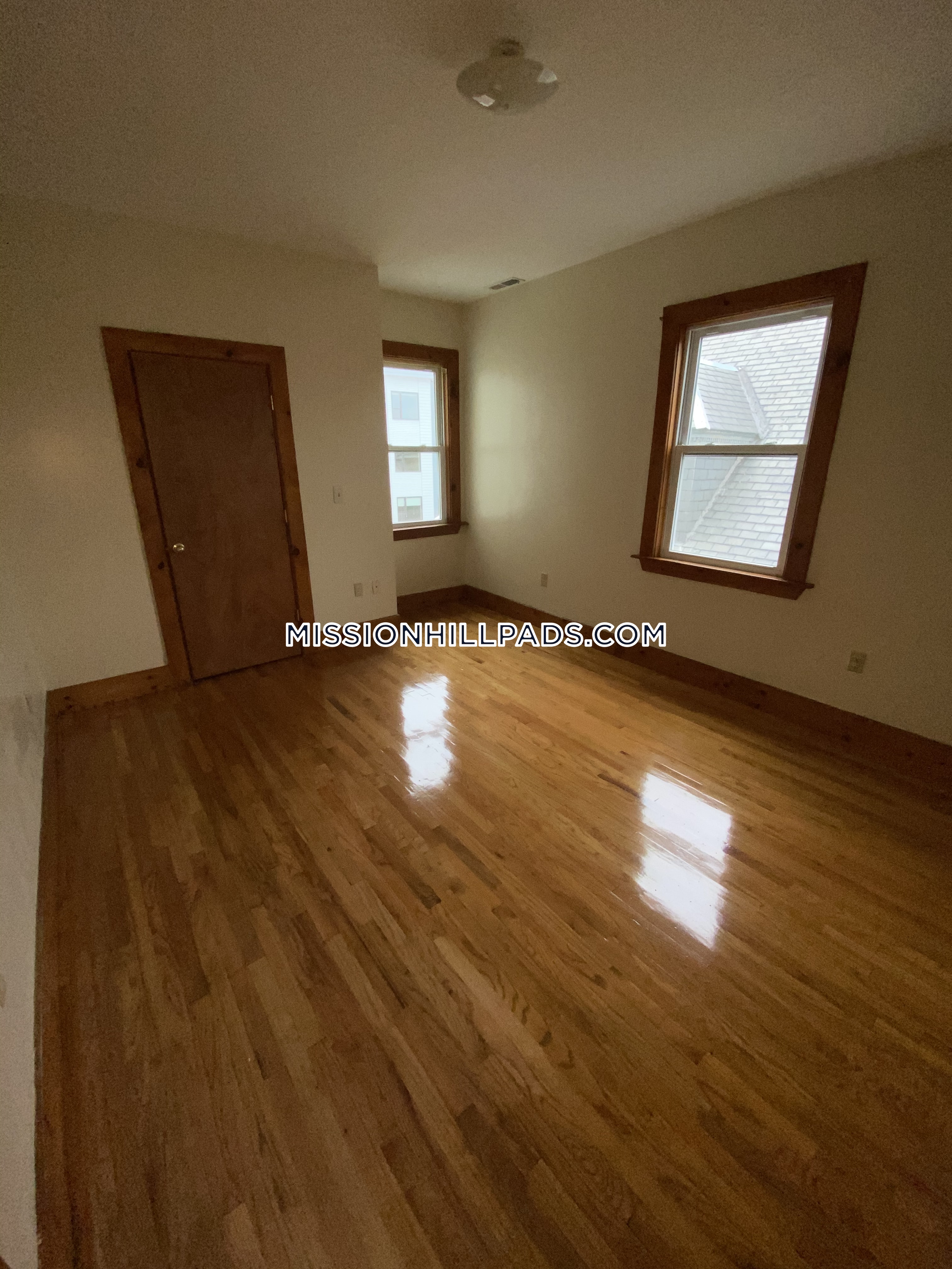 3 bed, 2 bath apartment for rent at 10 Westminster Ave Unit 3, Roxbury — photo 16 of 33