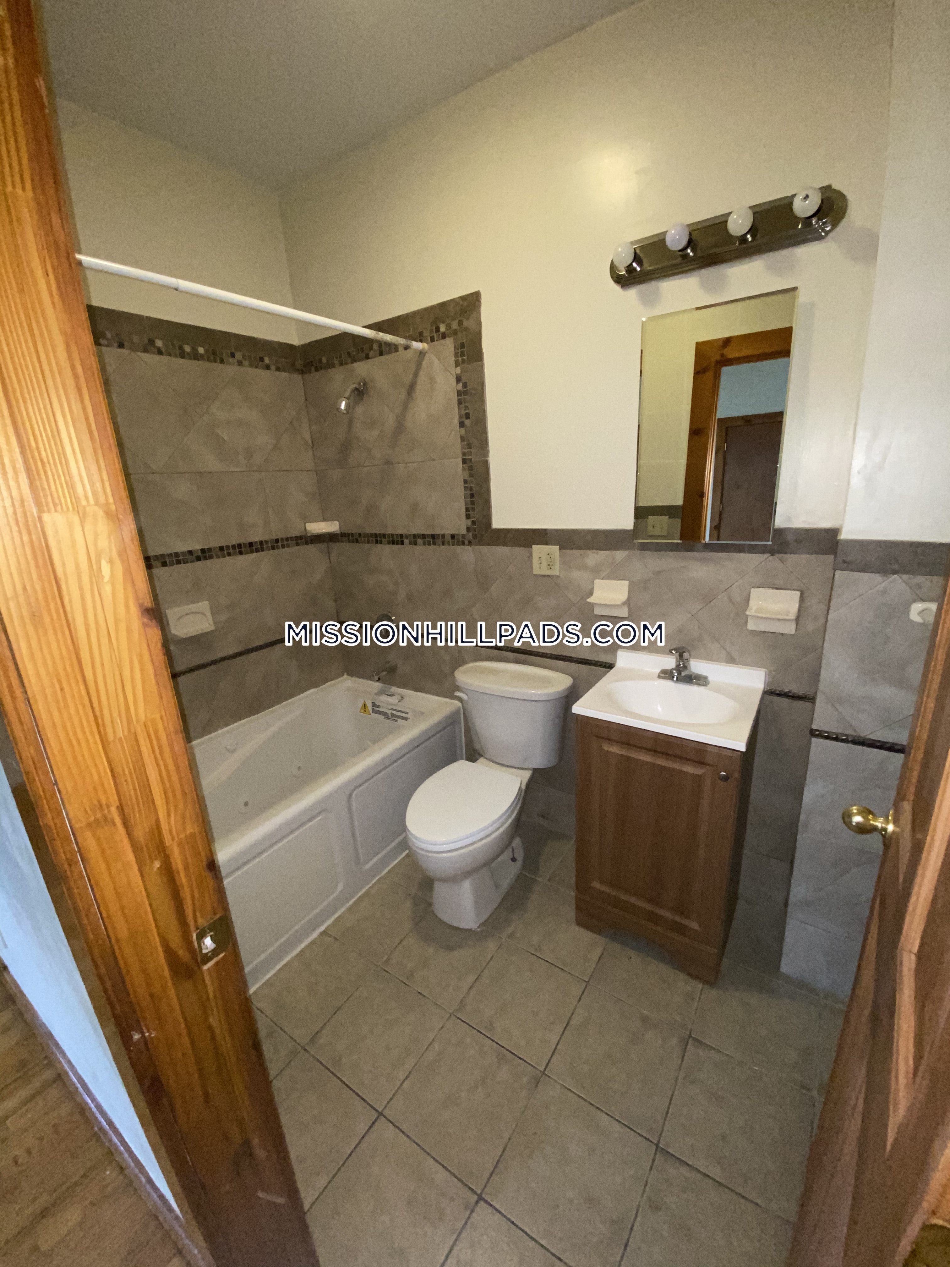 3 bed, 2 bath apartment for rent at 10 Westminster Ave Unit 3, Roxbury — photo 19 of 33