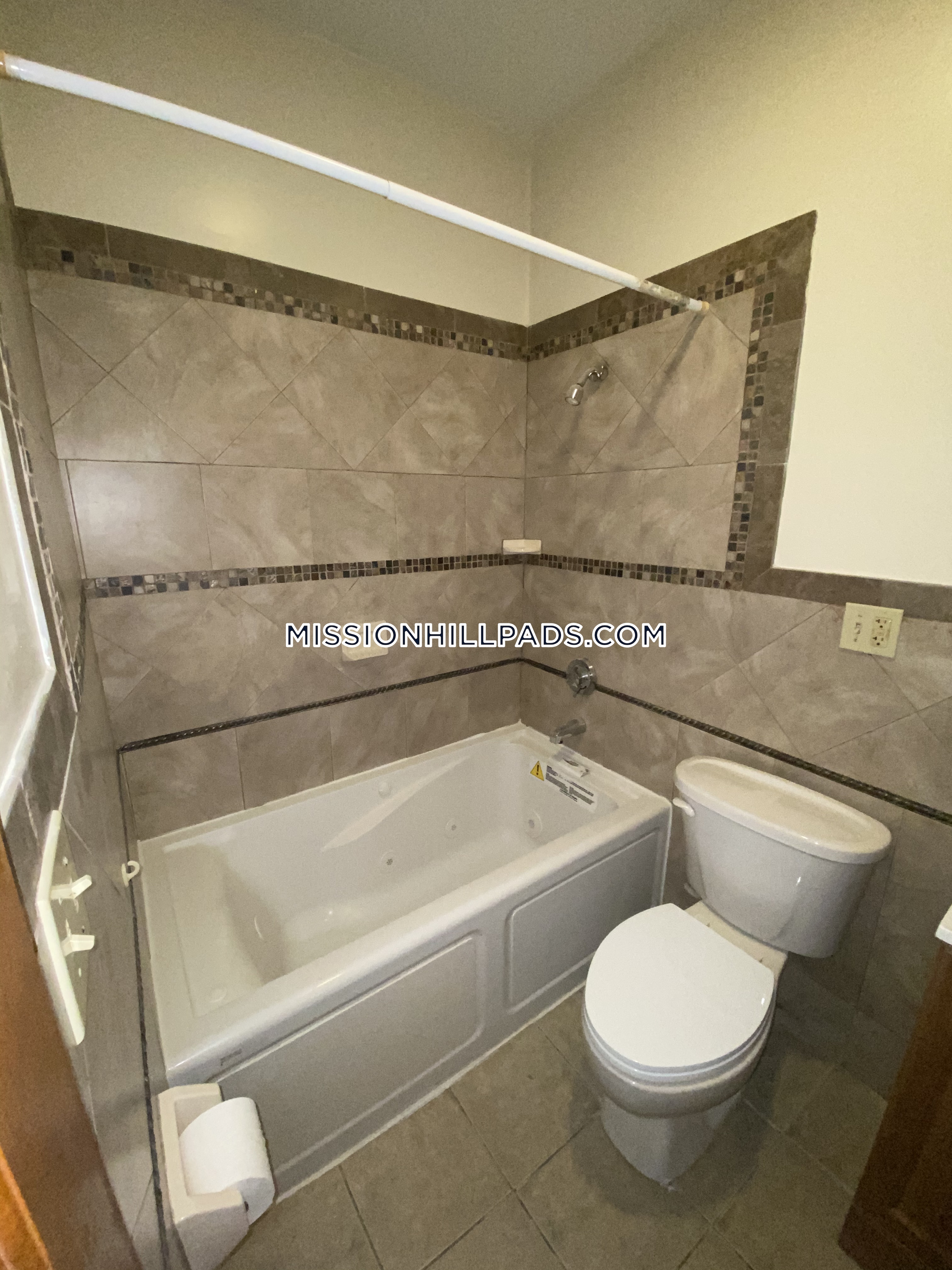 3 bed, 2 bath apartment for rent at 10 Westminster Ave Unit 3, Roxbury — photo 20 of 33