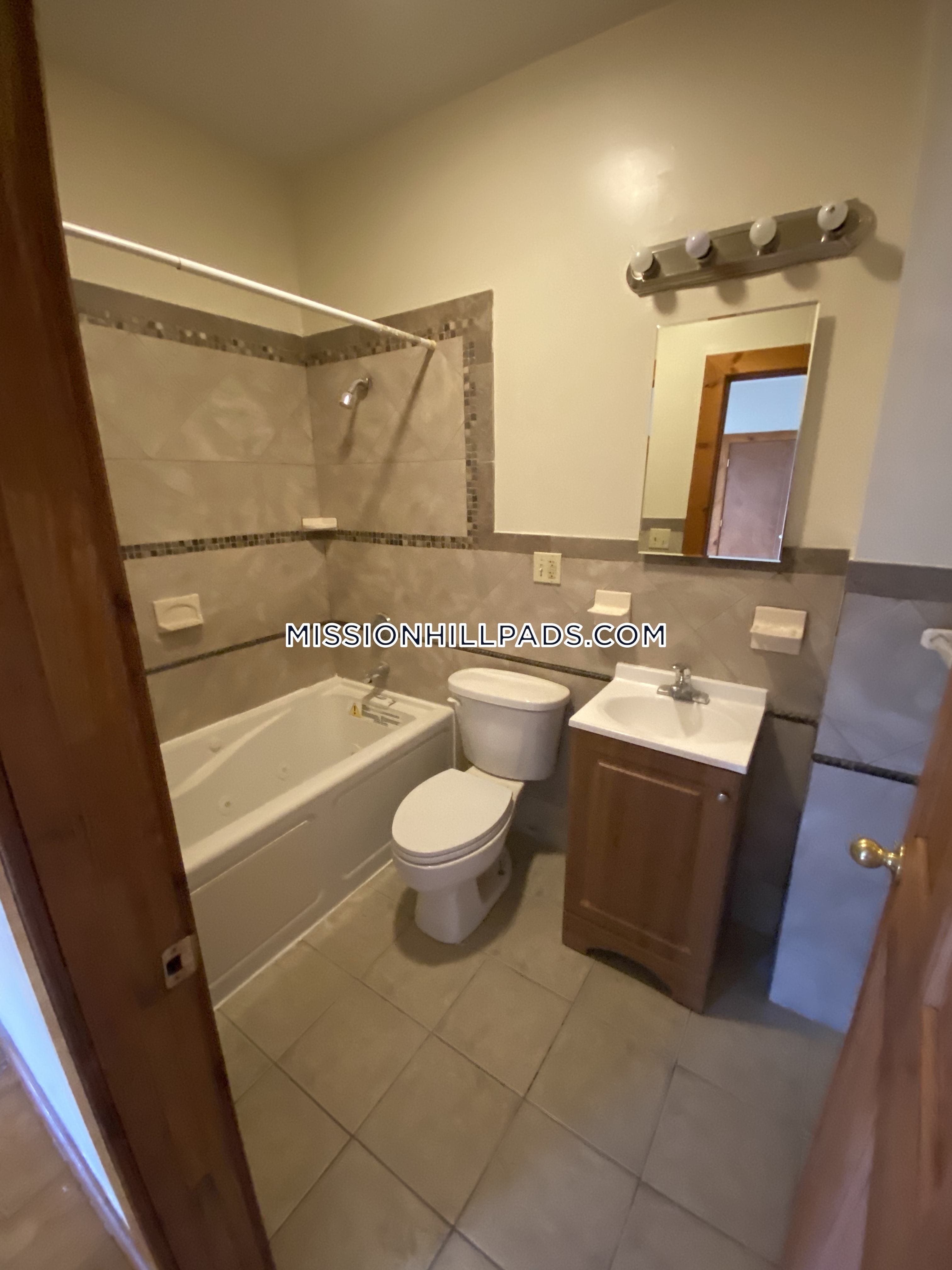 3 bed, 2 bath apartment for rent at 10 Westminster Ave Unit 3, Roxbury — photo 21 of 33