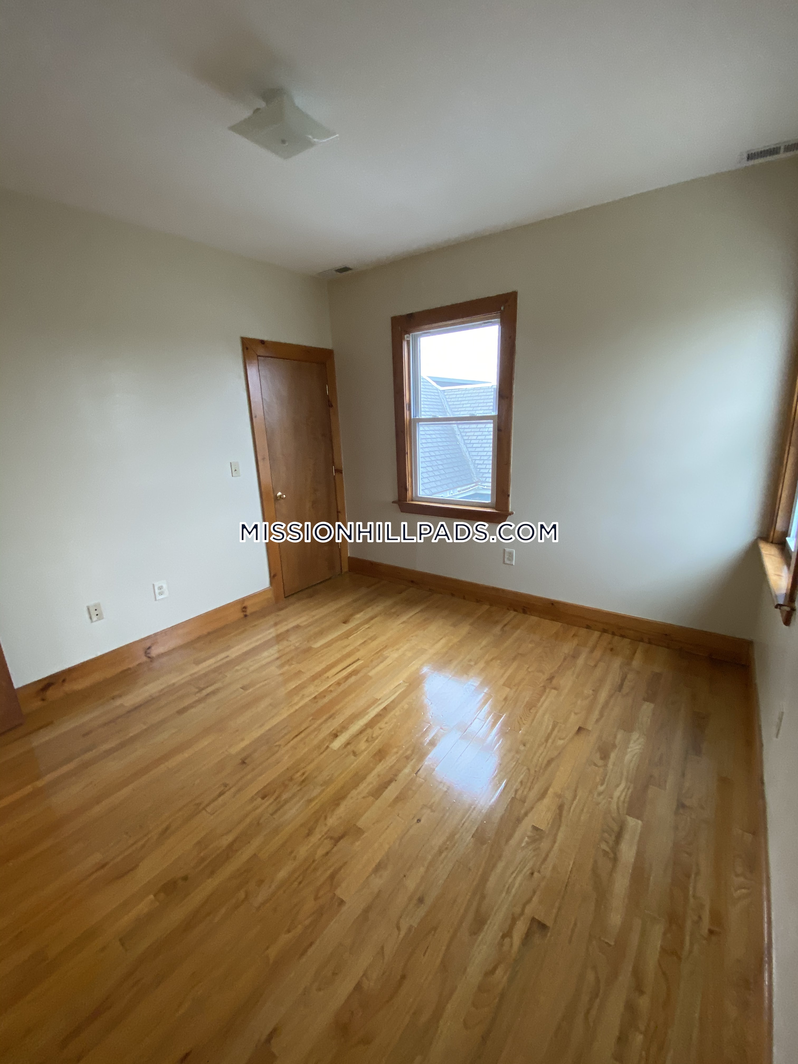 3 bed, 2 bath apartment for rent at 10 Westminster Ave Unit 3, Roxbury — photo 27 of 33