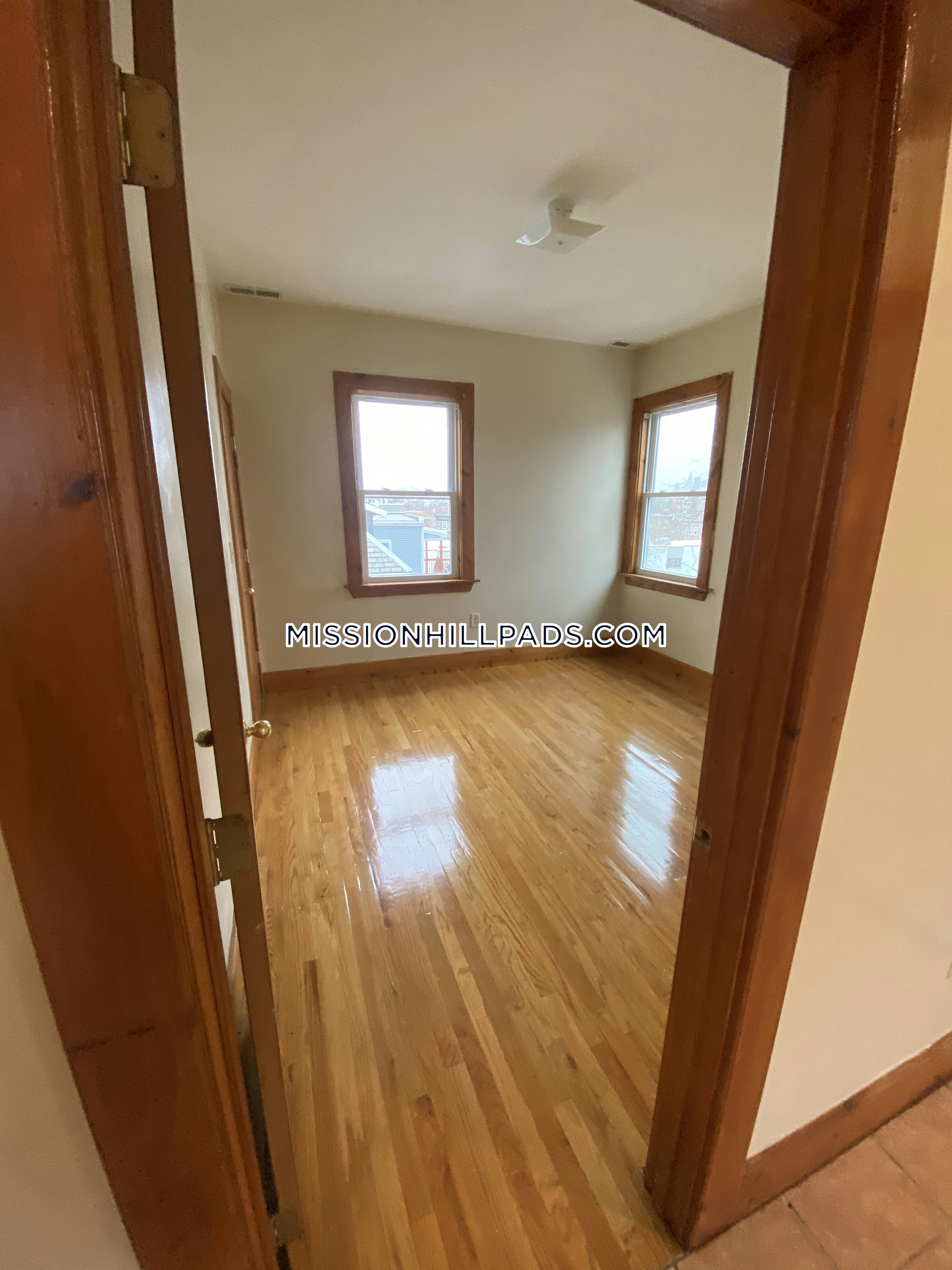 3 bed, 2 bath apartment for rent at 10 Westminster Ave Unit 3, Roxbury — photo 28 of 33