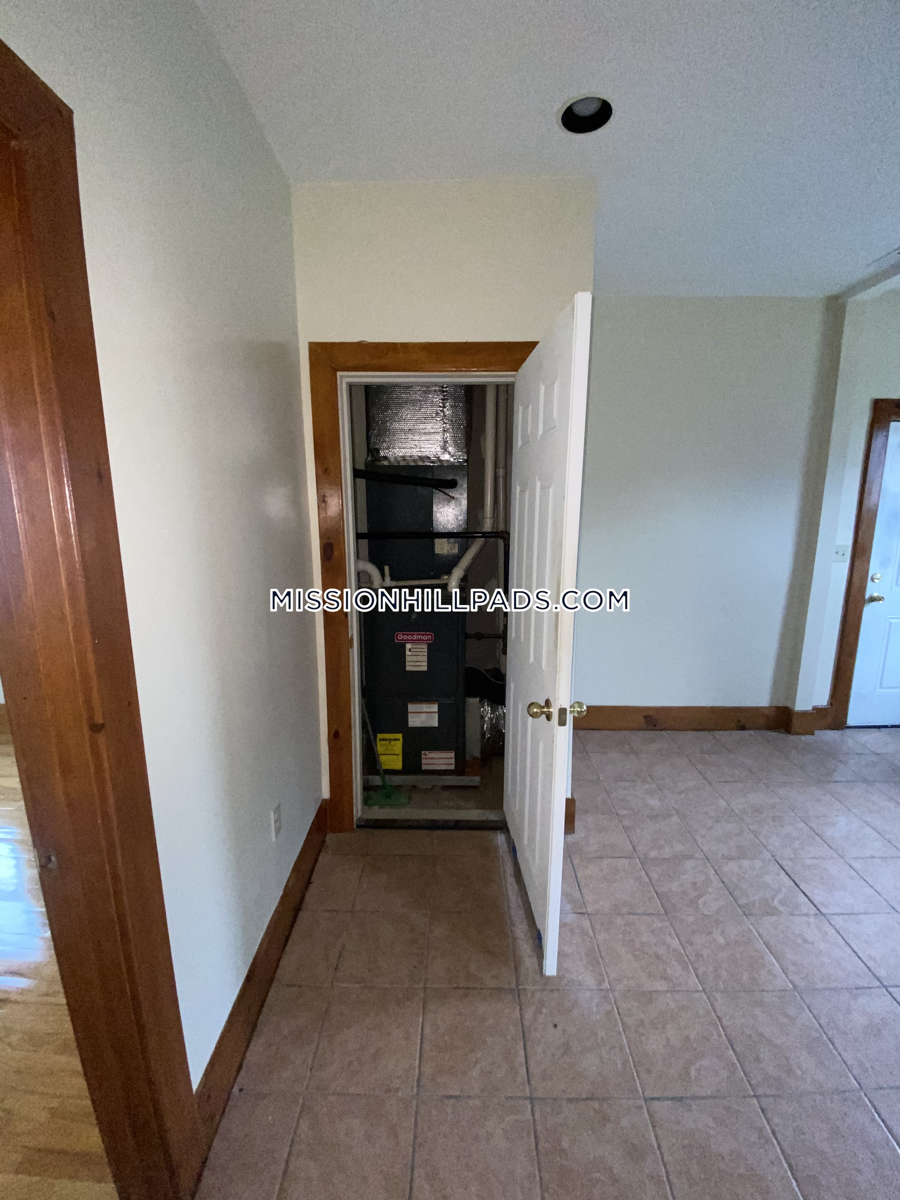 3 bed, 2 bath apartment for rent at 10 Westminster Ave Unit 3, Roxbury — photo 30 of 33