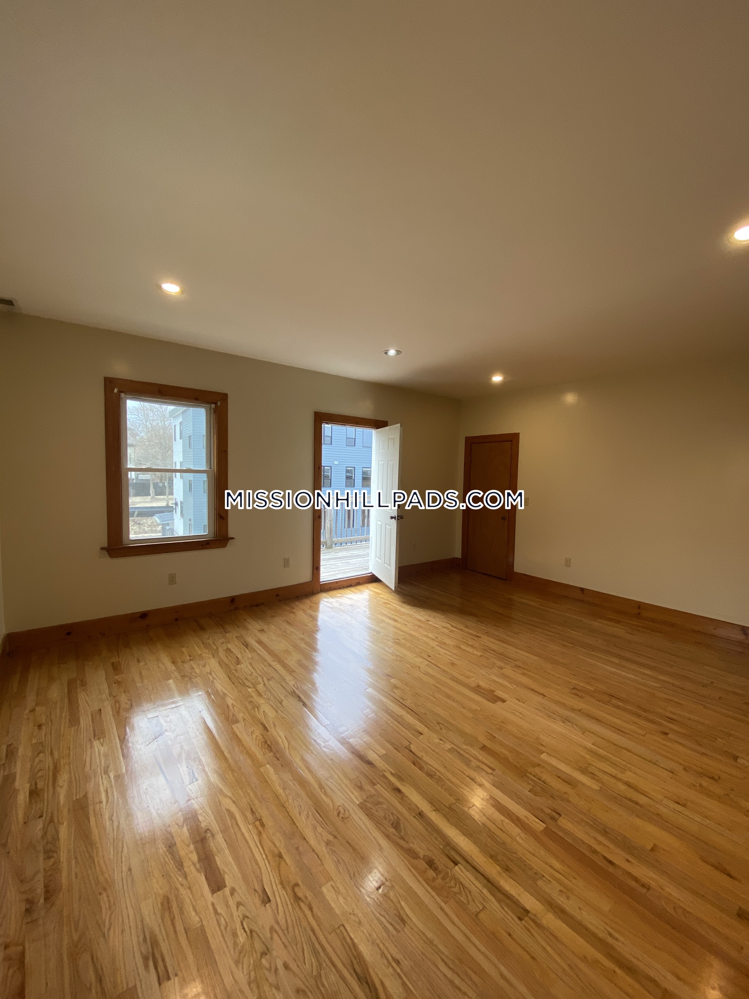 3 bed, 2 bath apartment for rent at 10 Westminster Ave Unit 3, Roxbury — photo 33 of 33