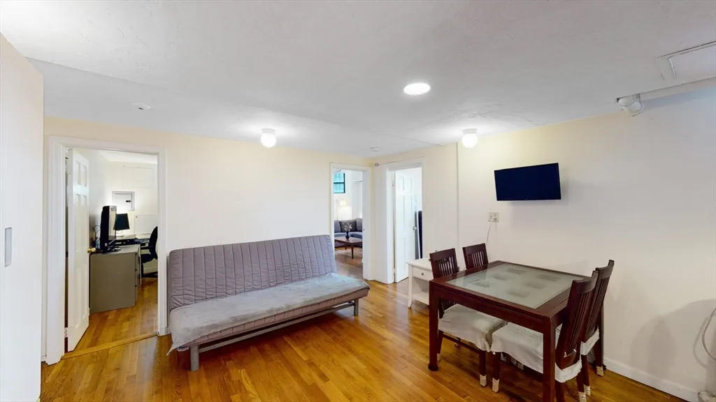 137 Peterborough St, Fenway