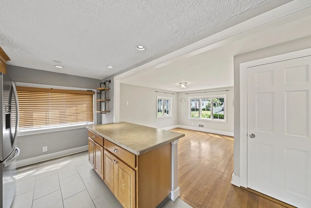 28 Hillside Ave, Stoneham