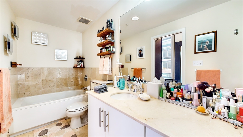 210 South, Leather District