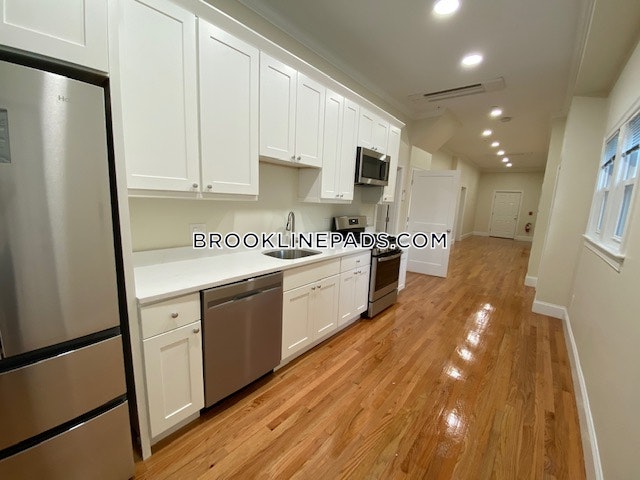 4 bed, 4+ bath apartment for rent at 12 Harris St Unit 1, Coolidge Corner — photo 3 of 41