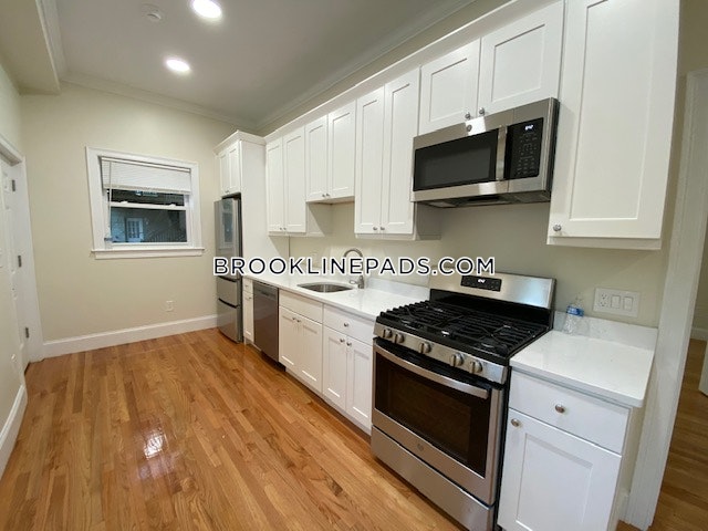 4 bed, 4+ bath apartment for rent at 12 Harris St Unit 1, Coolidge Corner — photo 5 of 41