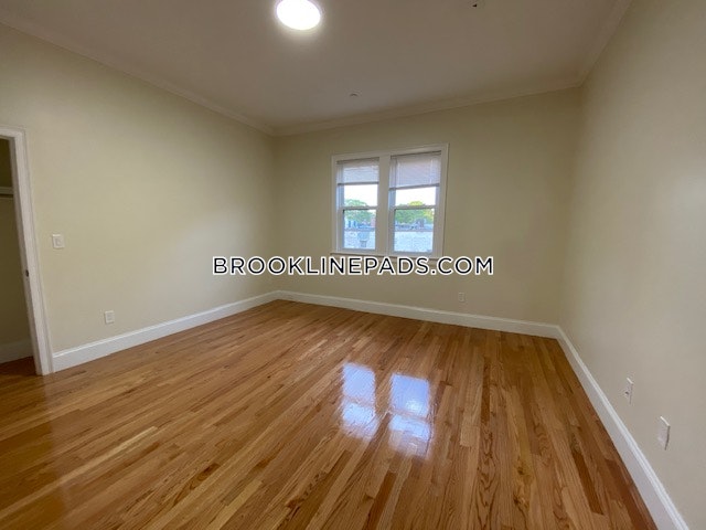 4 bed, 4+ bath apartment for rent at 12 Harris St Unit 1, Coolidge Corner — photo 14 of 41