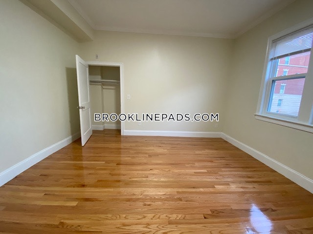 4 bed, 4+ bath apartment for rent at 12 Harris St Unit 1, Coolidge Corner — photo 15 of 41