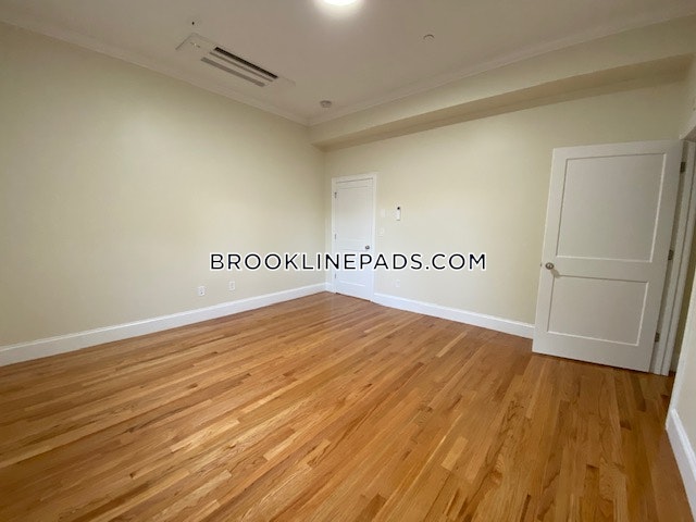 4 bed, 4+ bath apartment for rent at 12 Harris St Unit 1, Coolidge Corner — photo 16 of 41