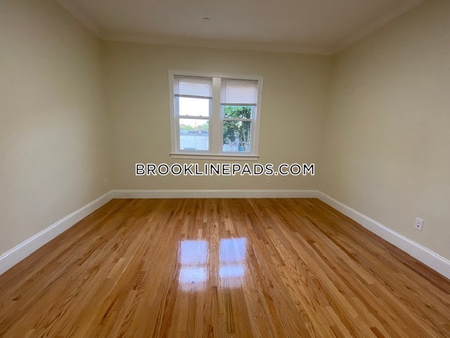 4 bed, 4+ bath apartment for rent at 12 Harris St Unit 1, Coolidge Corner — photo 18 of 41