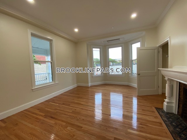 4 bed, 4+ bath apartment for rent at 12 Harris St Unit 1, Coolidge Corner — photo 20 of 41